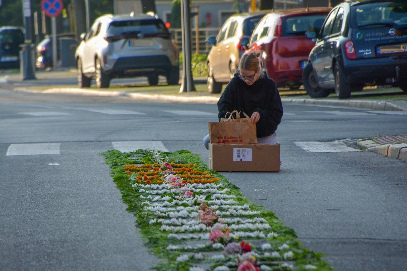 Zdjęcie w galerii na portalu naszraciborz.pl: Racibórz i powiat gotowy na Boże Ciało. Procesje, kwietne dywany i nowa trasa w parafii WNMP [FOTO i WIDEO] wiadomości z regionu