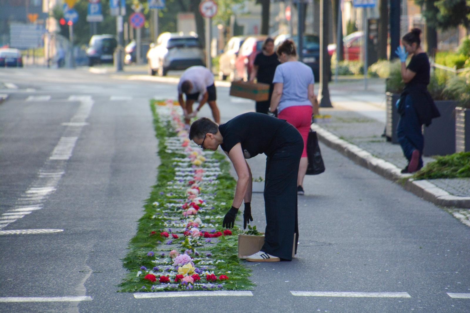 Zdjęcie w galerii na portalu naszraciborz.pl: Racibórz i powiat gotowy na Boże Ciało. Procesje, kwietne dywany i nowa trasa w parafii WNMP [FOTO i WIDEO] wiadomości z regionu