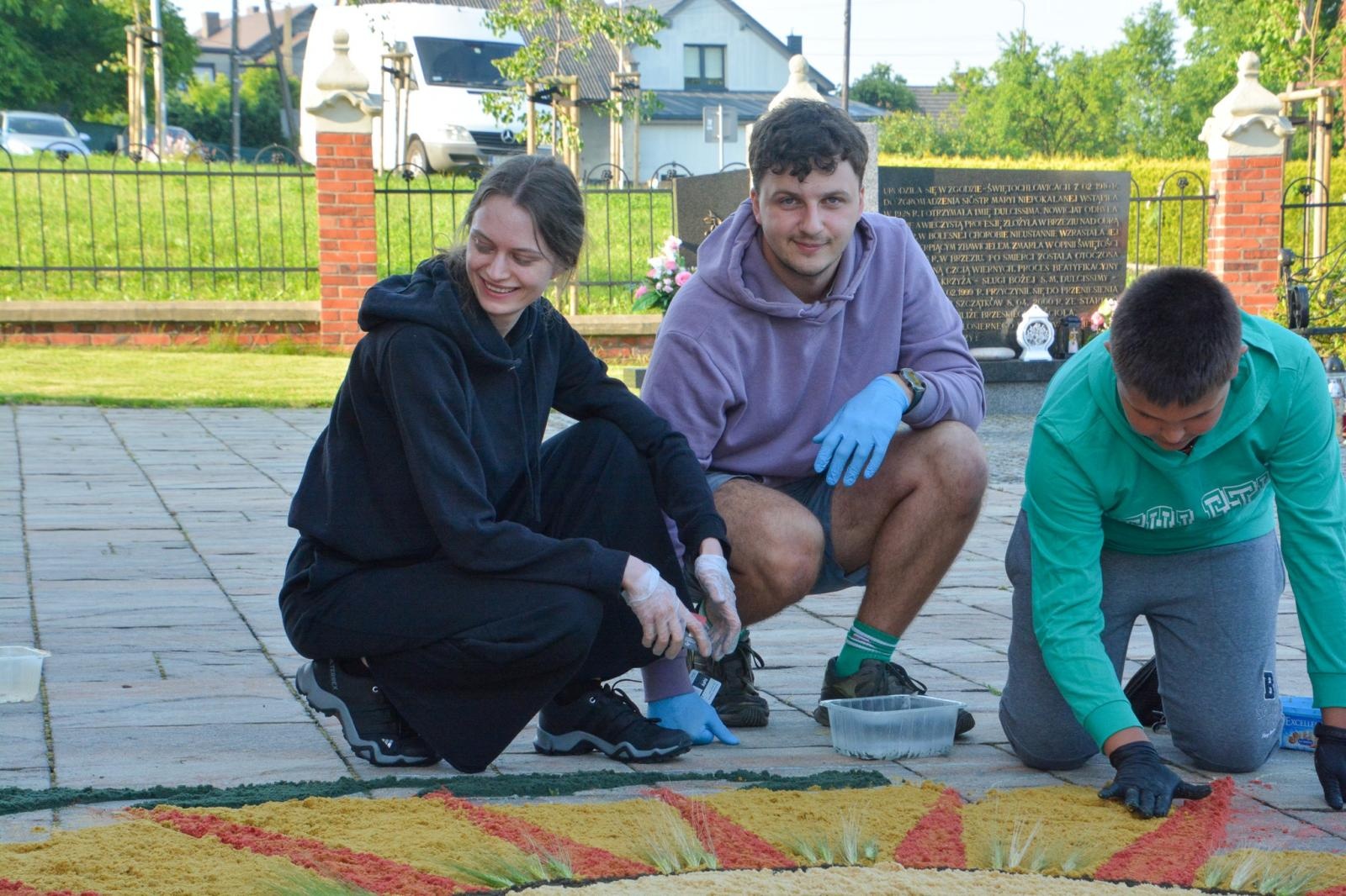 Zdjęcie w galerii na portalu naszraciborz.pl: Racibórz i powiat gotowy na Boże Ciało. Procesje, kwietne dywany i nowa trasa w parafii WNMP [FOTO i WIDEO] wiadomości z regionu
