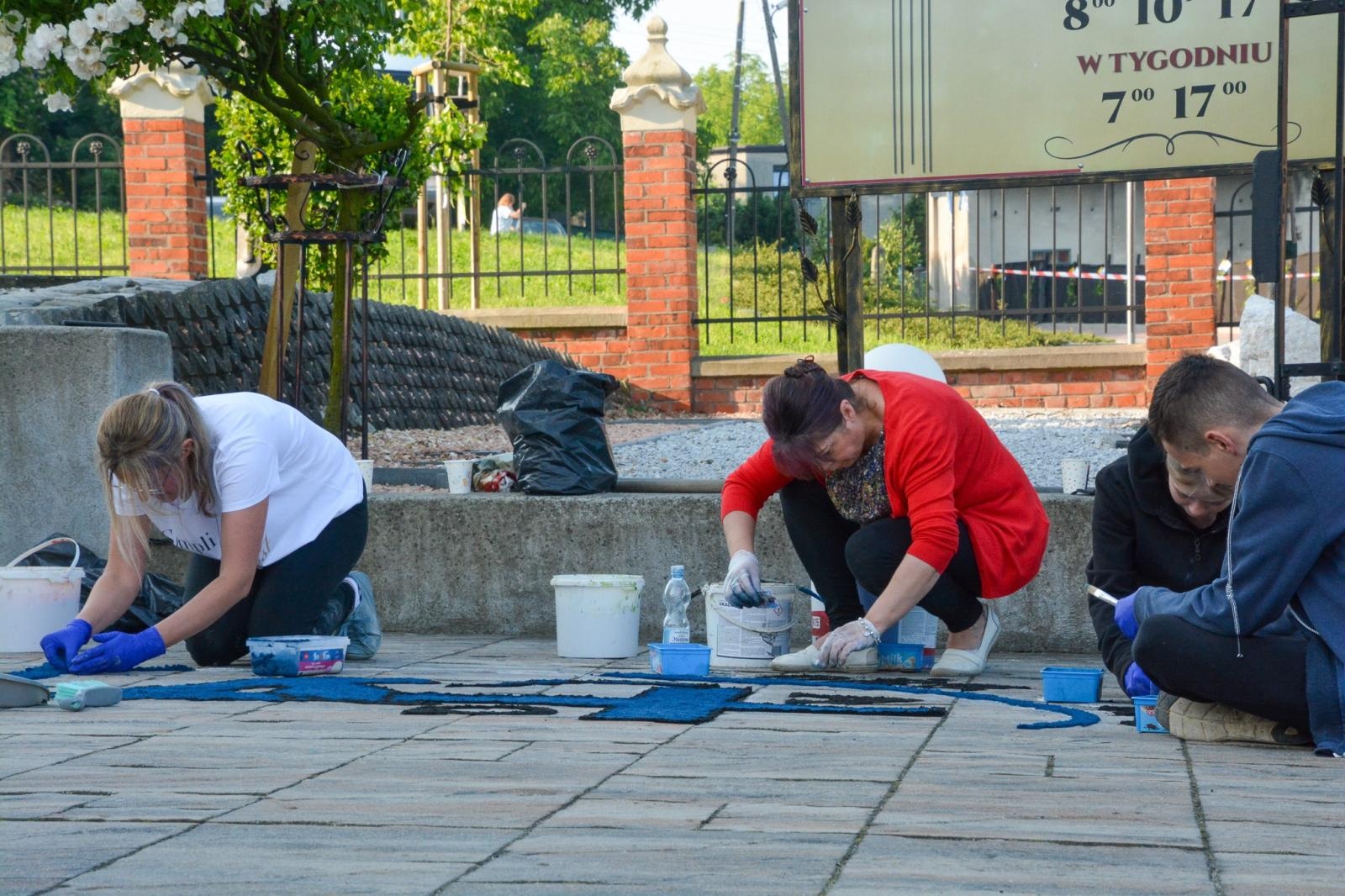 Zdjęcie w galerii na portalu naszraciborz.pl: Racibórz i powiat gotowy na Boże Ciało. Procesje, kwietne dywany i nowa trasa w parafii WNMP [FOTO i WIDEO] wiadomości z regionu