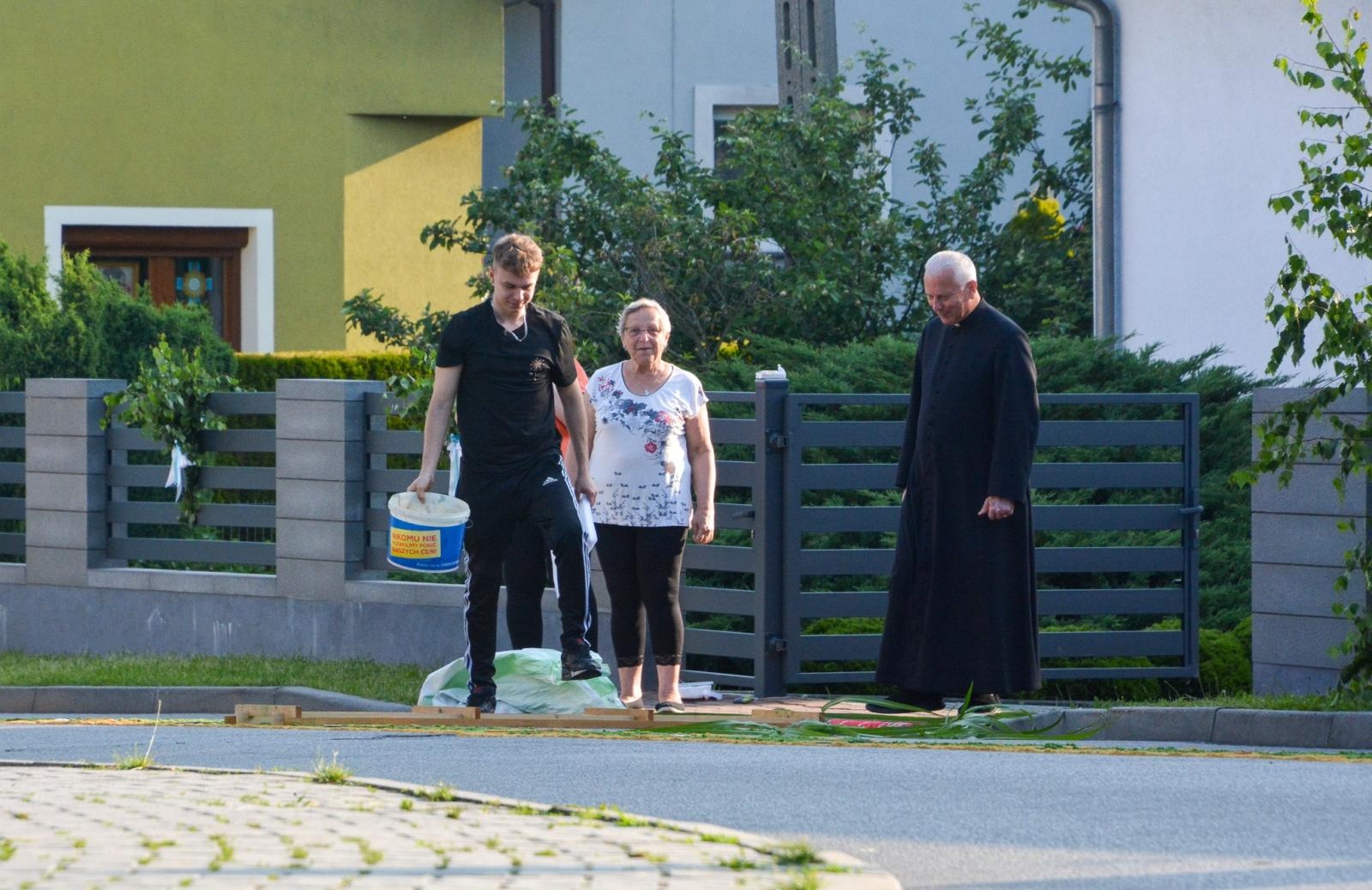 Zdjęcie w galerii na portalu naszraciborz.pl: Racibórz i powiat gotowy na Boże Ciało. Procesje, kwietne dywany i nowa trasa w parafii WNMP [FOTO i WIDEO] wiadomości z regionu