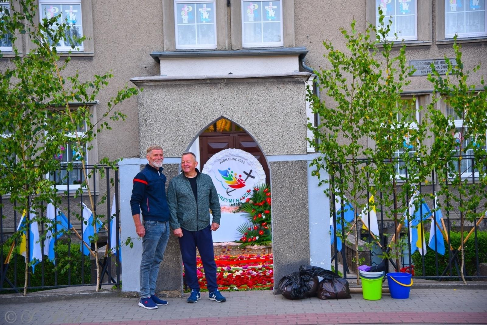 Zdjęcie w galerii na portalu naszraciborz.pl: Racibórz i powiat gotowy na Boże Ciało. Procesje, kwietne dywany i nowa trasa w parafii WNMP [FOTO i WIDEO] wiadomości z regionu