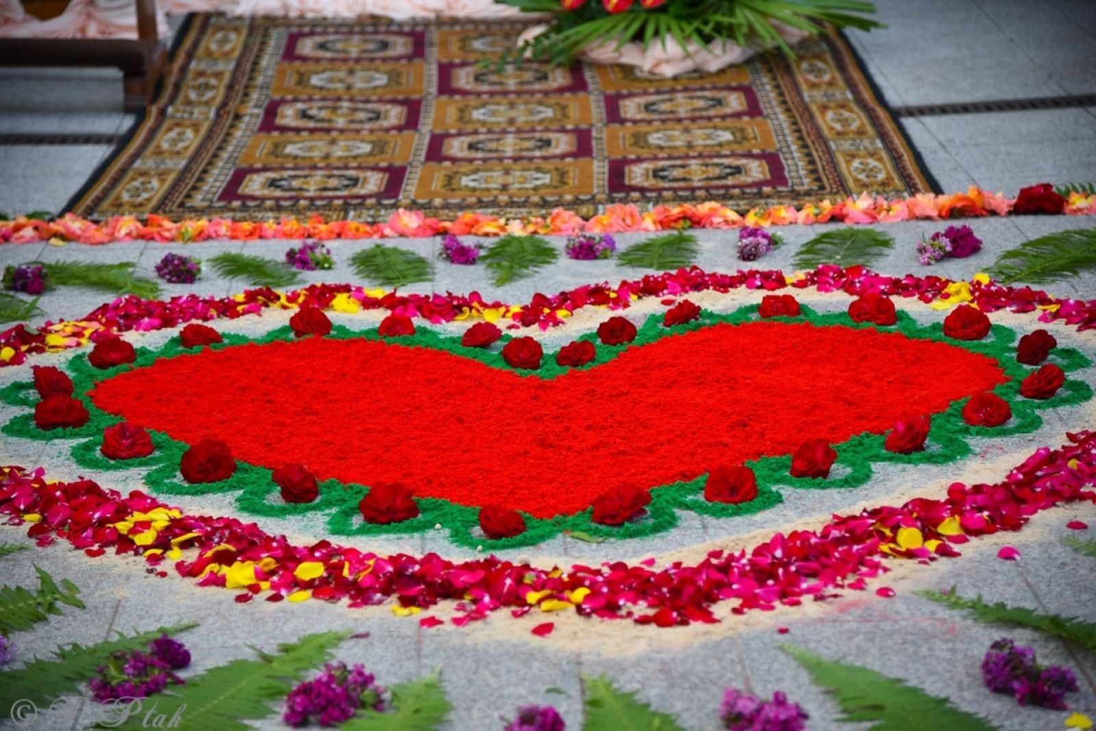 Zdjęcie w galerii na portalu naszraciborz.pl: Racibórz i powiat gotowy na Boże Ciało. Procesje, kwietne dywany i nowa trasa w parafii WNMP [FOTO i WIDEO] wiadomości z regionu