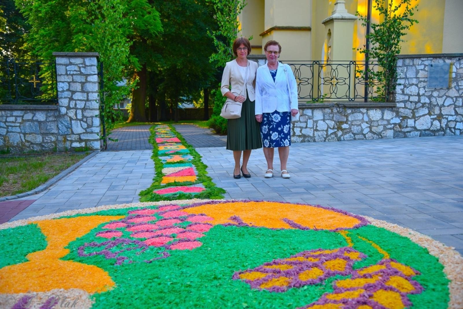 Zdjęcie w galerii na portalu naszraciborz.pl: Racibórz i powiat gotowy na Boże Ciało. Procesje, kwietne dywany i nowa trasa w parafii WNMP [FOTO i WIDEO] wiadomości z regionu