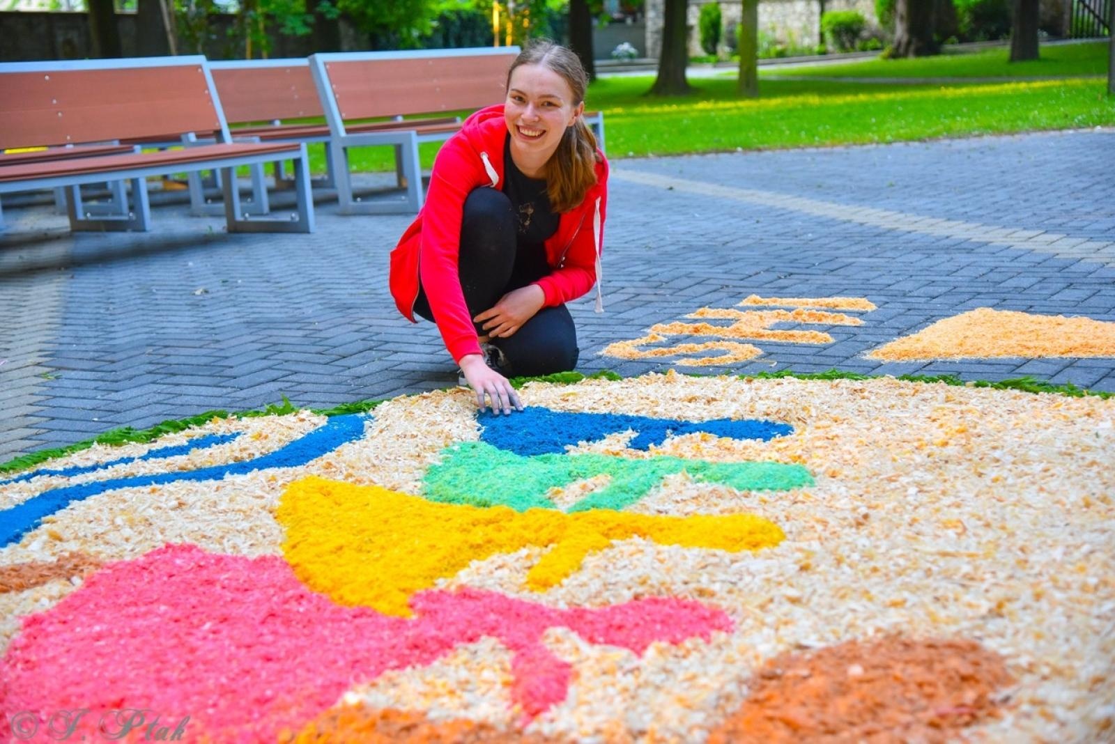 Zdjęcie w galerii na portalu naszraciborz.pl: Racibórz i powiat gotowy na Boże Ciało. Procesje, kwietne dywany i nowa trasa w parafii WNMP [FOTO i WIDEO] wiadomości z regionu