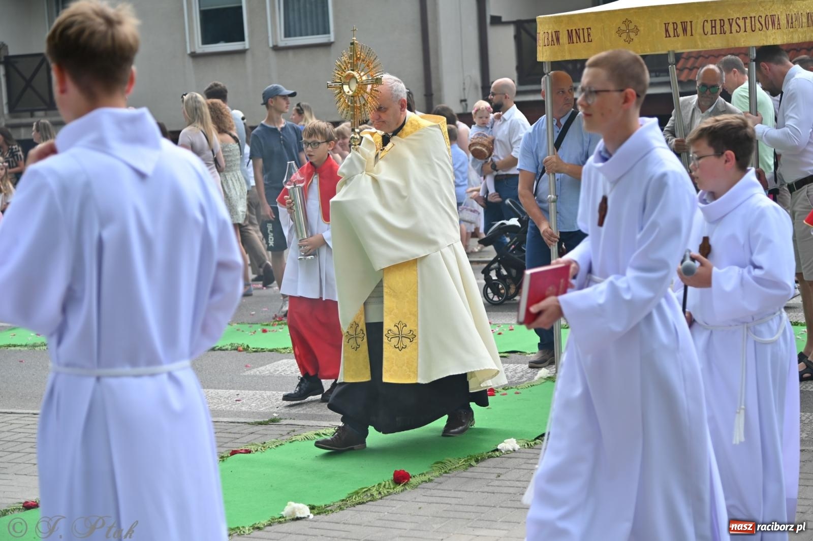 Zdjęcie w galerii na portalu naszraciborz.pl: Boże Ciało w parafii NSPJ w Raciborzu [FOTO i WIDEO] wiadomości z regionu