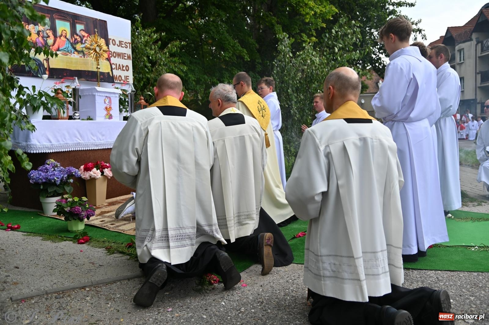 Zdjęcie w galerii na portalu naszraciborz.pl: Boże Ciało w parafii NSPJ w Raciborzu [FOTO i WIDEO] wiadomości z regionu