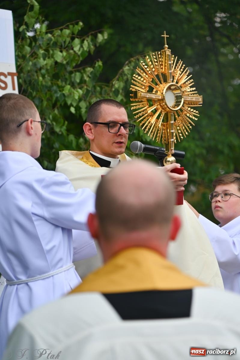 Zdjęcie w galerii na portalu naszraciborz.pl: Boże Ciało w parafii NSPJ w Raciborzu [FOTO i WIDEO] wiadomości z regionu