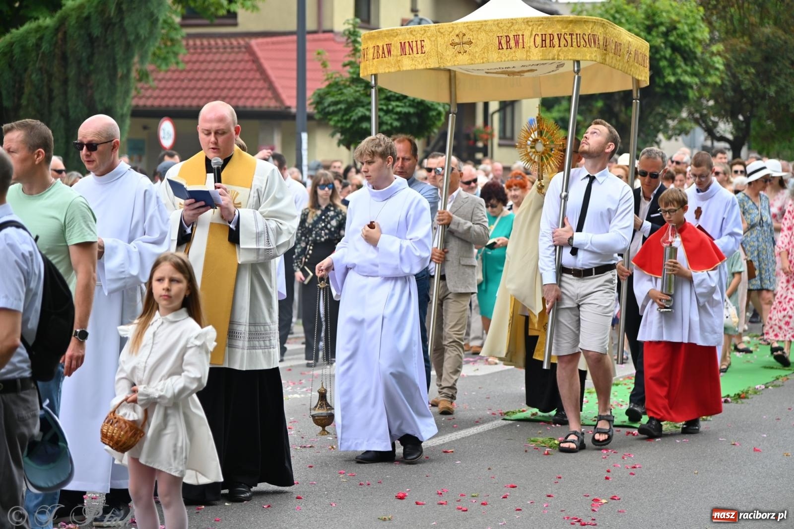Zdjęcie w galerii na portalu naszraciborz.pl: Boże Ciało w parafii NSPJ w Raciborzu [FOTO i WIDEO] wiadomości z regionu