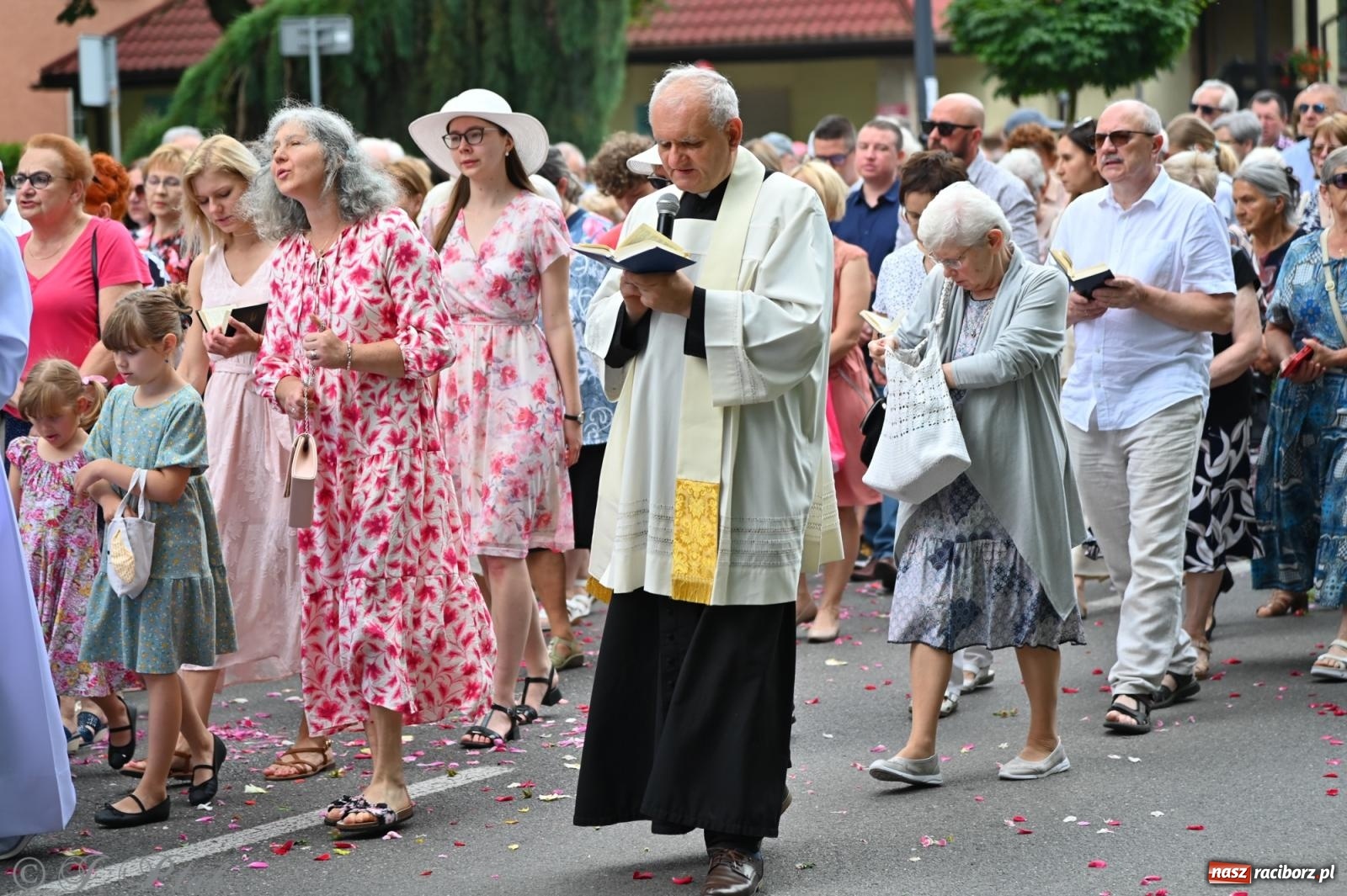 Zdjęcie w galerii na portalu naszraciborz.pl: Boże Ciało w parafii NSPJ w Raciborzu [FOTO i WIDEO] wiadomości z regionu