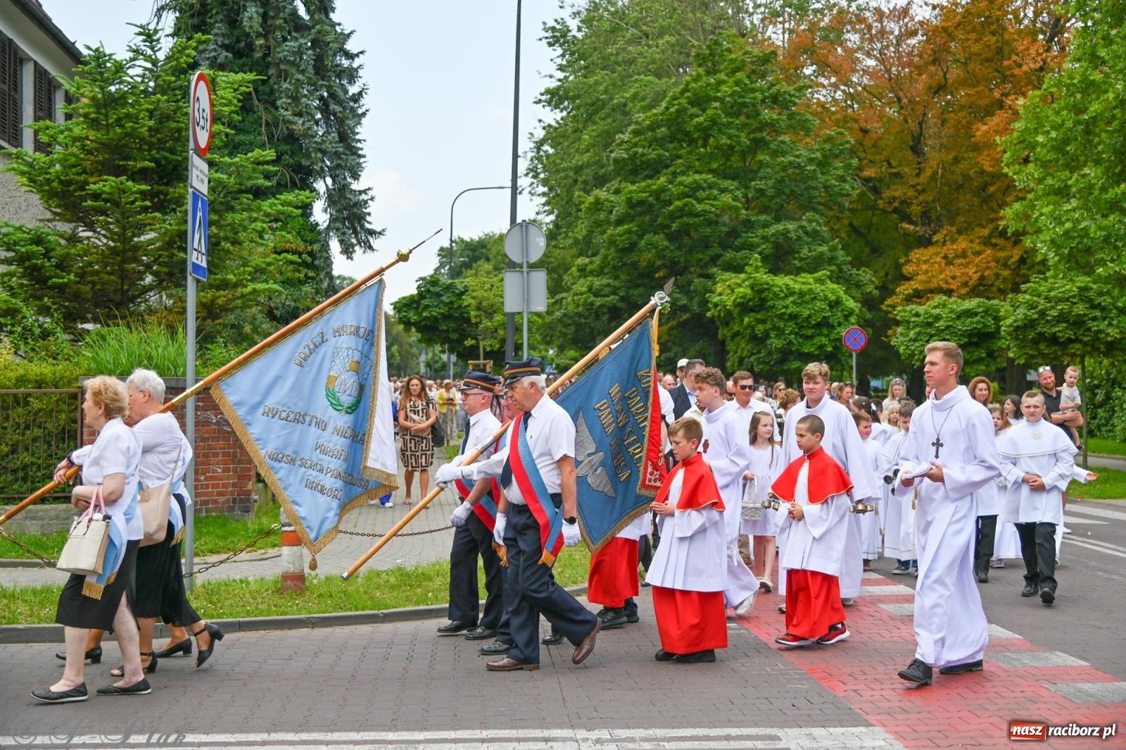 Zdjęcie w galerii na portalu naszraciborz.pl: Boże Ciało w parafii NSPJ w Raciborzu [FOTO i WIDEO] wiadomości z regionu