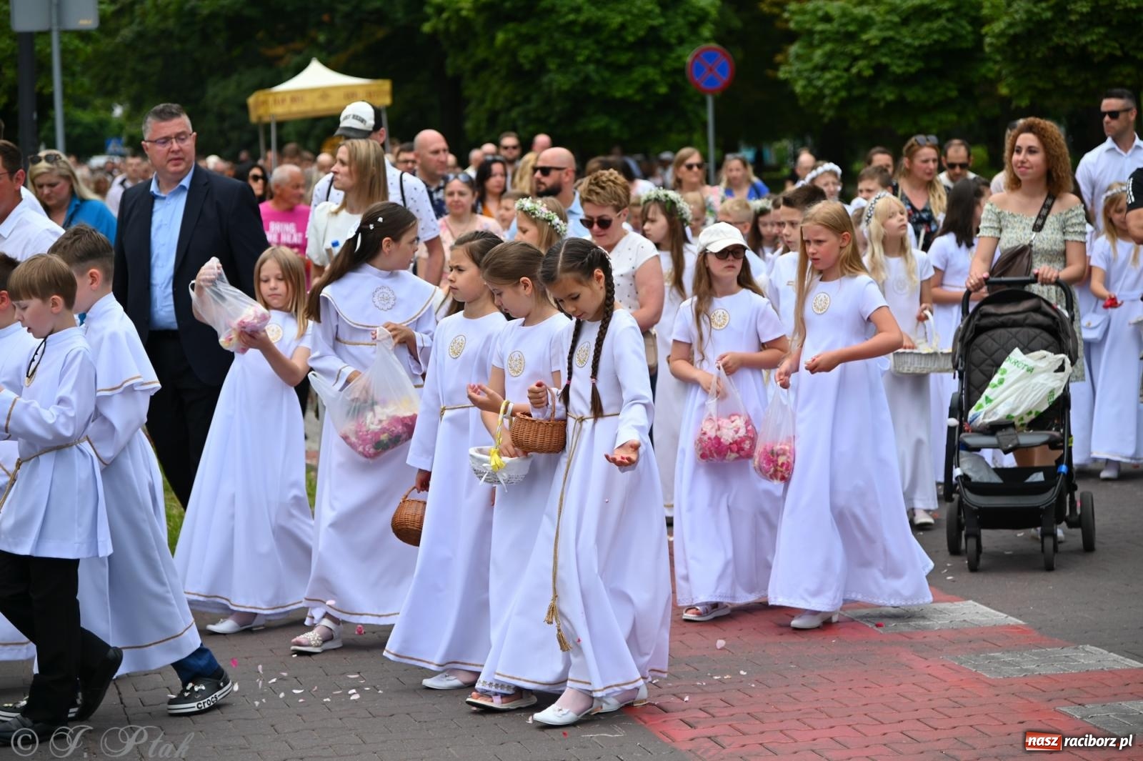 Zdjęcie w galerii na portalu naszraciborz.pl: Boże Ciało w parafii NSPJ w Raciborzu [FOTO i WIDEO] wiadomości z regionu