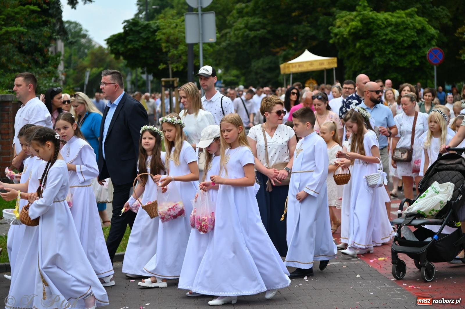 Zdjęcie w galerii na portalu naszraciborz.pl: Boże Ciało w parafii NSPJ w Raciborzu [FOTO i WIDEO] wiadomości z regionu