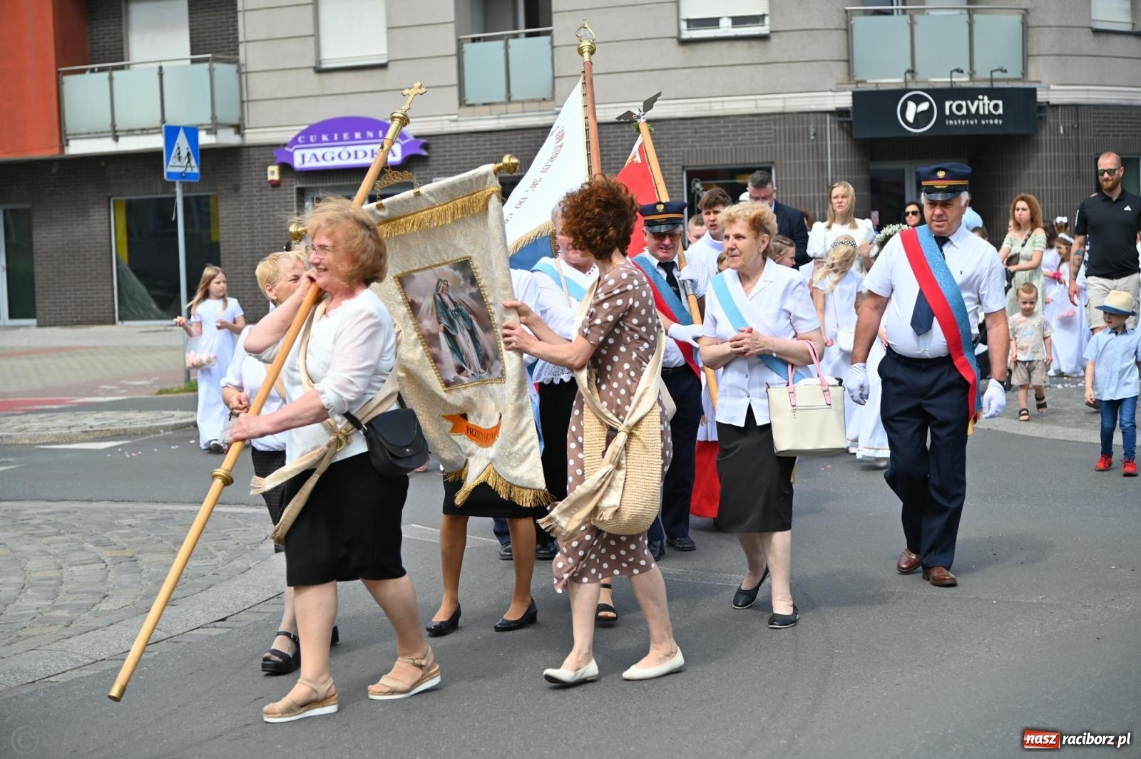 Zdjęcie w galerii na portalu naszraciborz.pl: Boże Ciało w parafii NSPJ w Raciborzu [FOTO i WIDEO] wiadomości z regionu