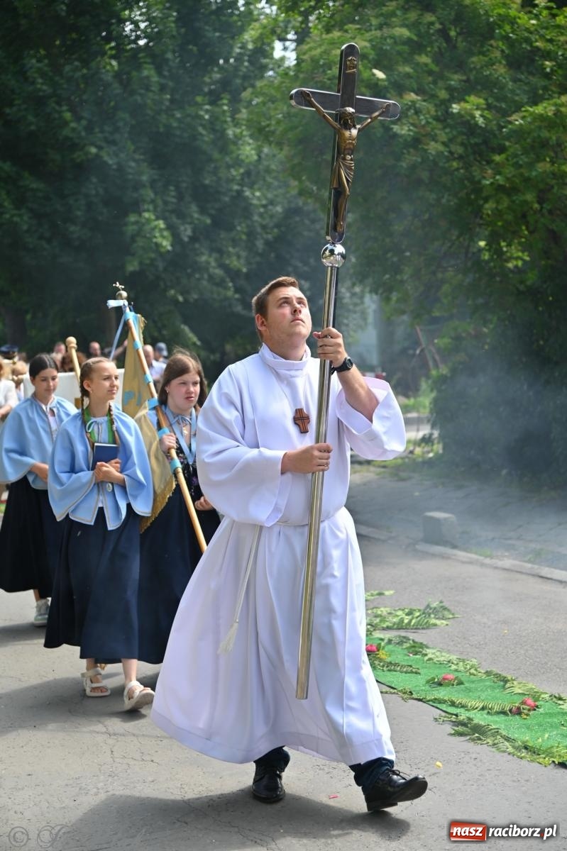 Zdjęcie w galerii na portalu naszraciborz.pl: Boże Ciało w parafii NSPJ w Raciborzu [FOTO i WIDEO] wiadomości z regionu