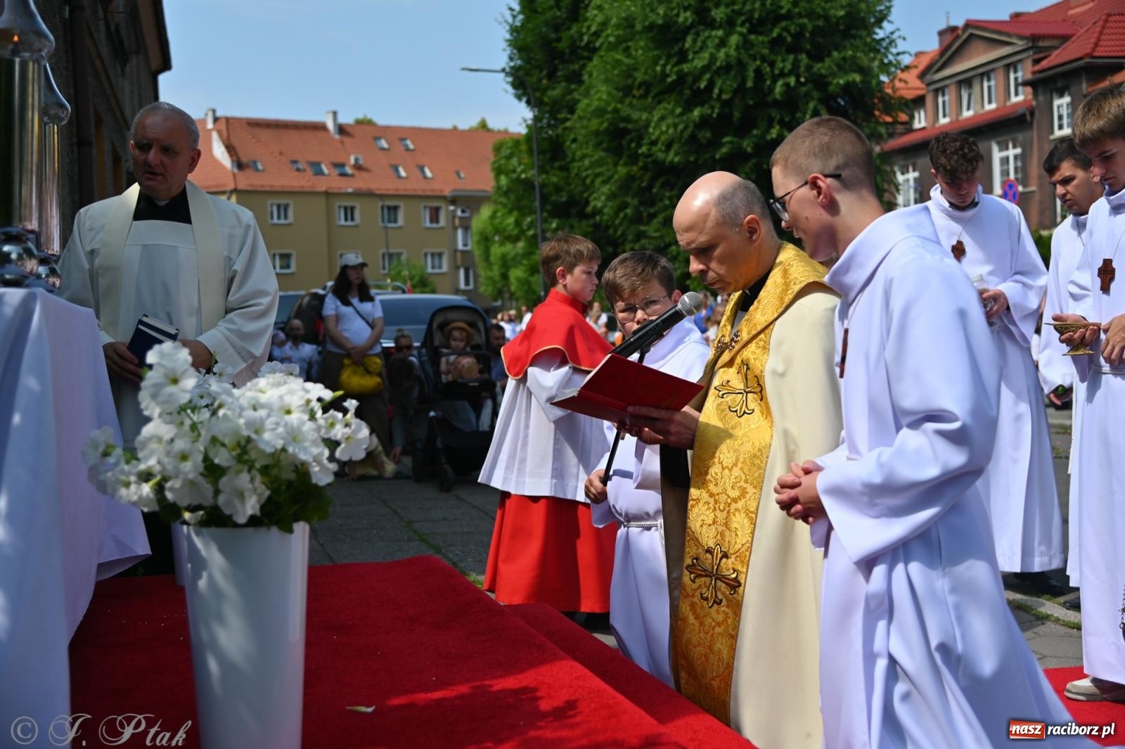 Zdjęcie w galerii na portalu naszraciborz.pl: Boże Ciało w parafii NSPJ w Raciborzu [FOTO i WIDEO] wiadomości z regionu