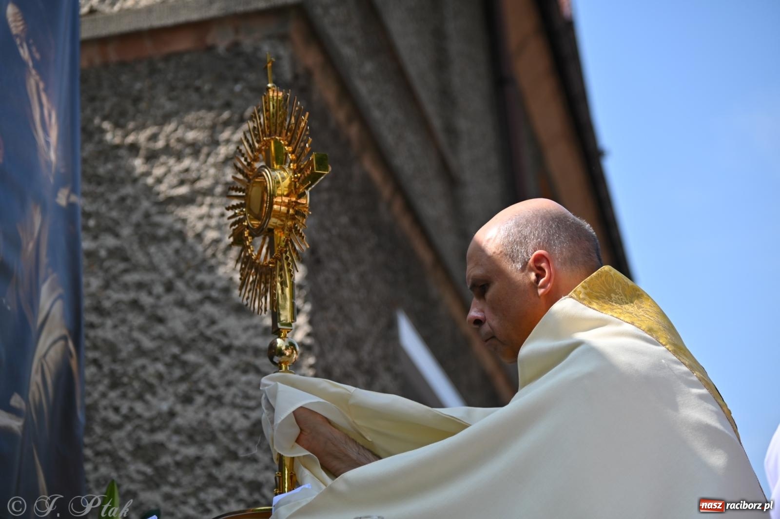 Zdjęcie w galerii na portalu naszraciborz.pl: Boże Ciało w parafii NSPJ w Raciborzu [FOTO i WIDEO] wiadomości z regionu