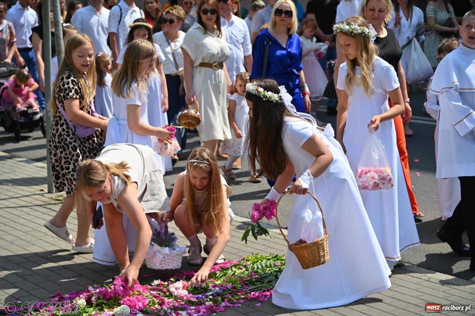 Zdjęcie w galerii na portalu naszraciborz.pl: Boże Ciało w parafii NSPJ w Raciborzu [FOTO i WIDEO] wiadomości z regionu