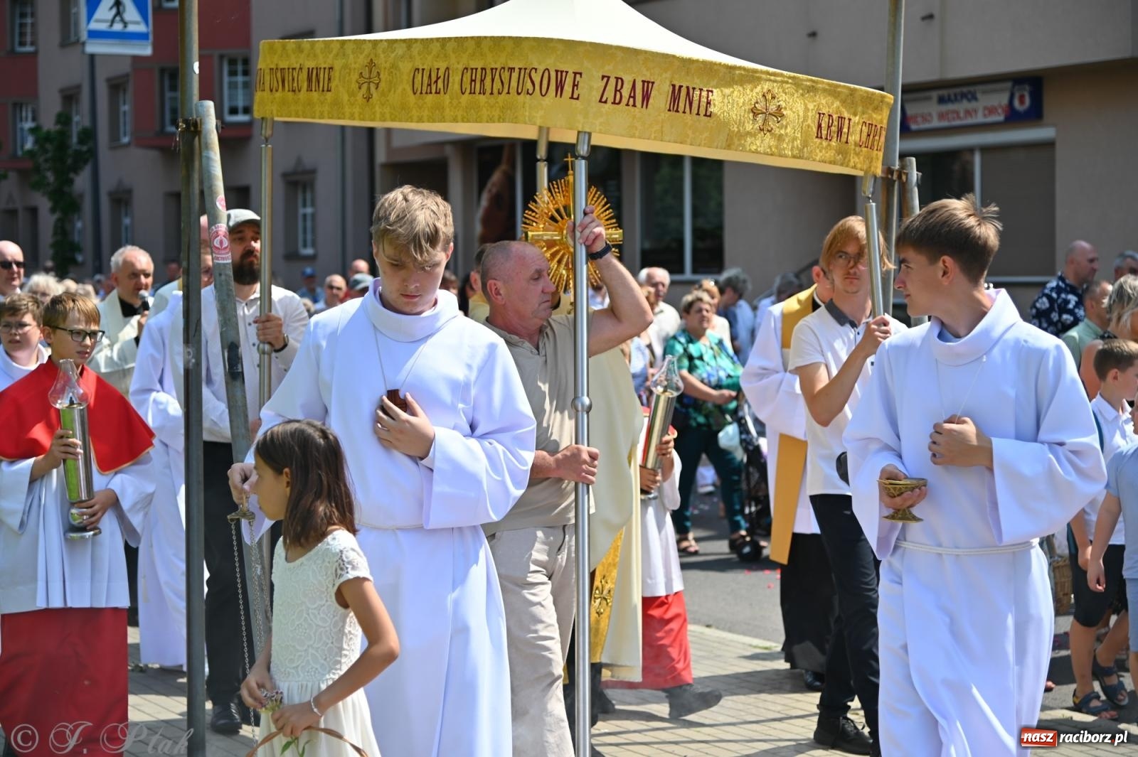 Zdjęcie w galerii na portalu naszraciborz.pl: Boże Ciało w parafii NSPJ w Raciborzu [FOTO i WIDEO] wiadomości z regionu