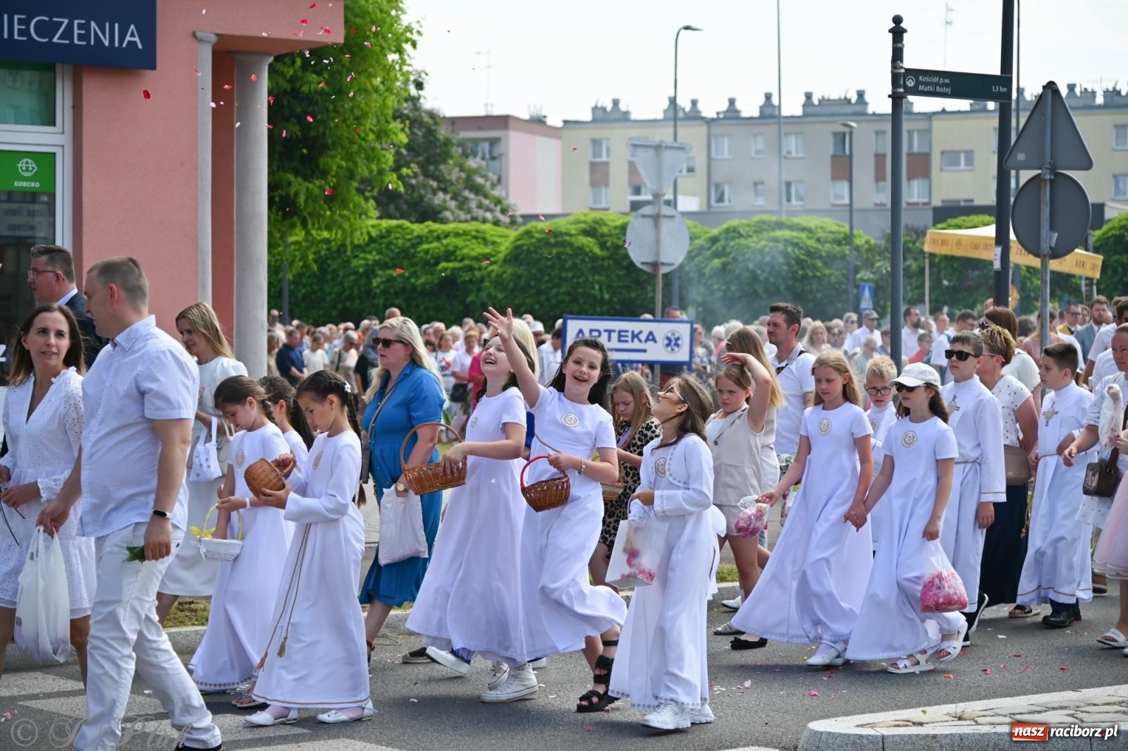 Zdjęcie w galerii na portalu naszraciborz.pl: Boże Ciało w parafii NSPJ w Raciborzu [FOTO i WIDEO] wiadomości z regionu