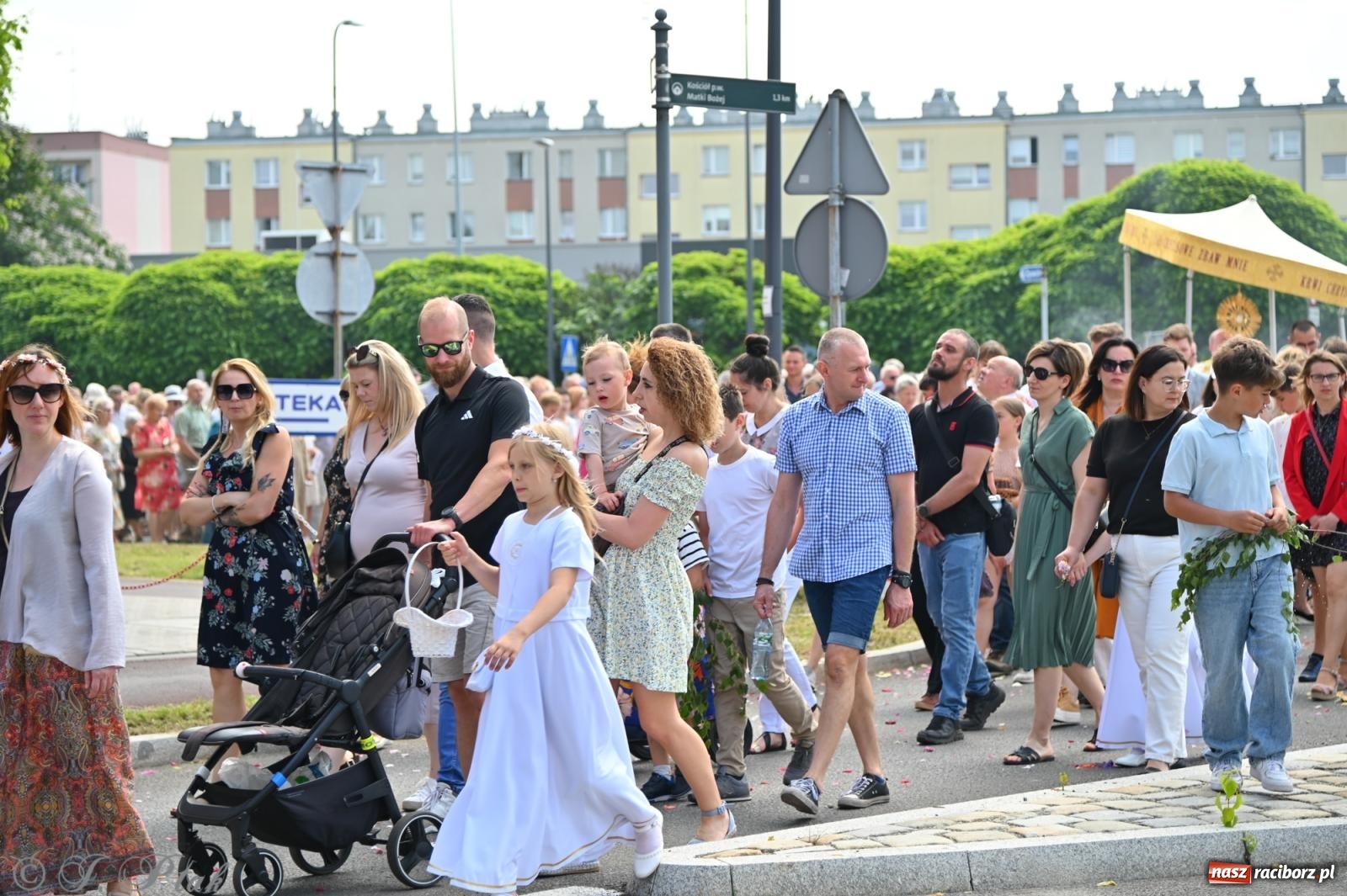 Zdjęcie w galerii na portalu naszraciborz.pl: Boże Ciało w parafii NSPJ w Raciborzu [FOTO i WIDEO] wiadomości z regionu