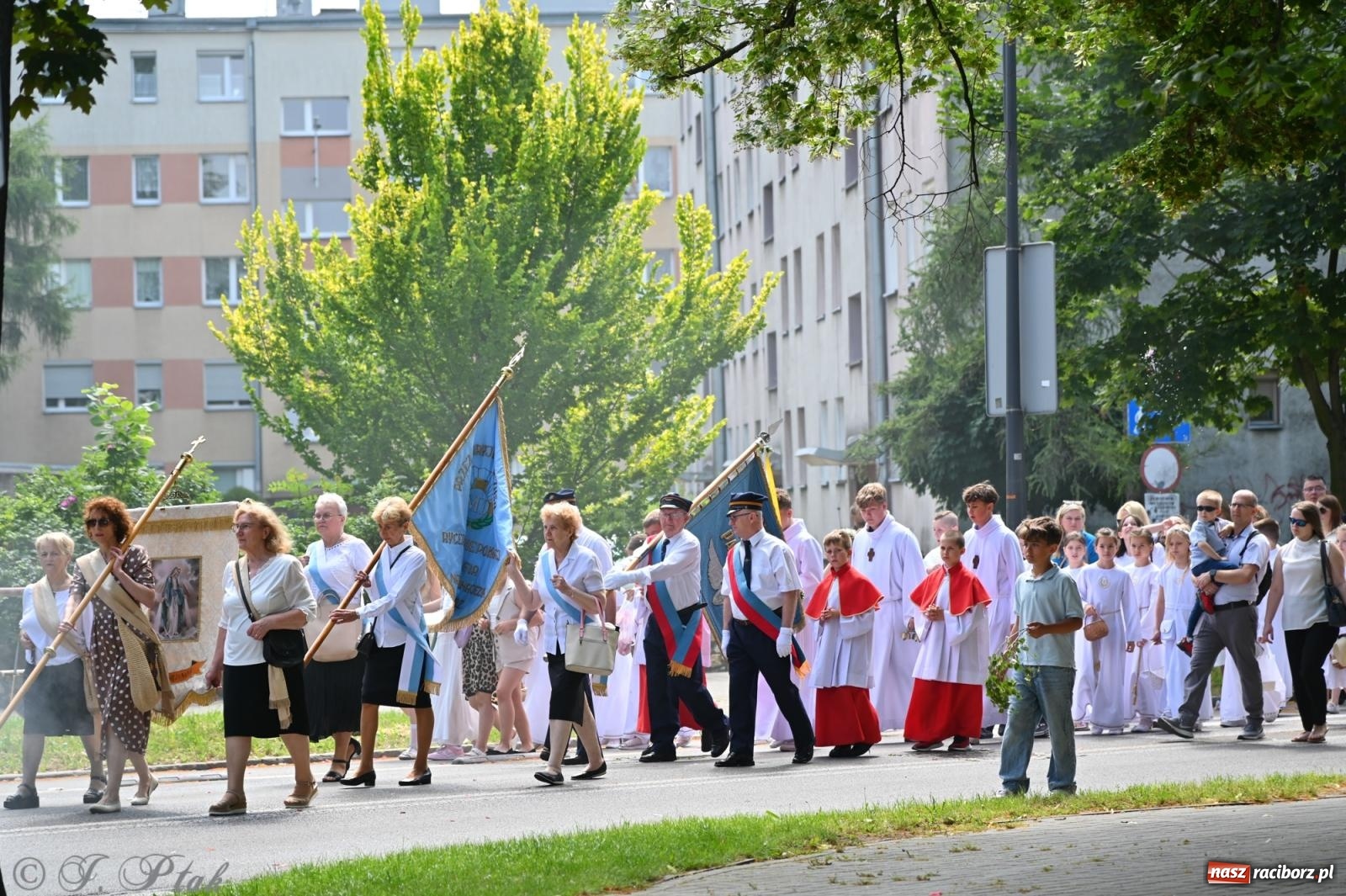 Zdjęcie w galerii na portalu naszraciborz.pl: Boże Ciało w parafii NSPJ w Raciborzu [FOTO i WIDEO] wiadomości z regionu