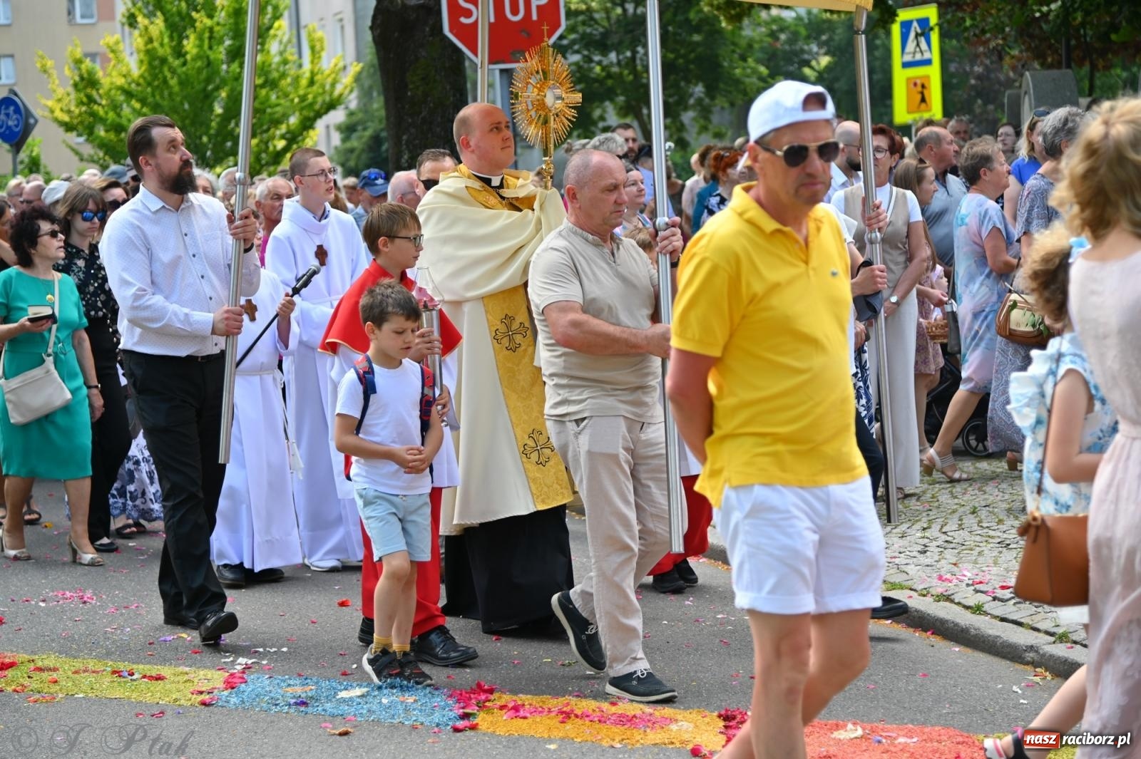 Zdjęcie w galerii na portalu naszraciborz.pl: Boże Ciało w parafii NSPJ w Raciborzu [FOTO i WIDEO] wiadomości z regionu