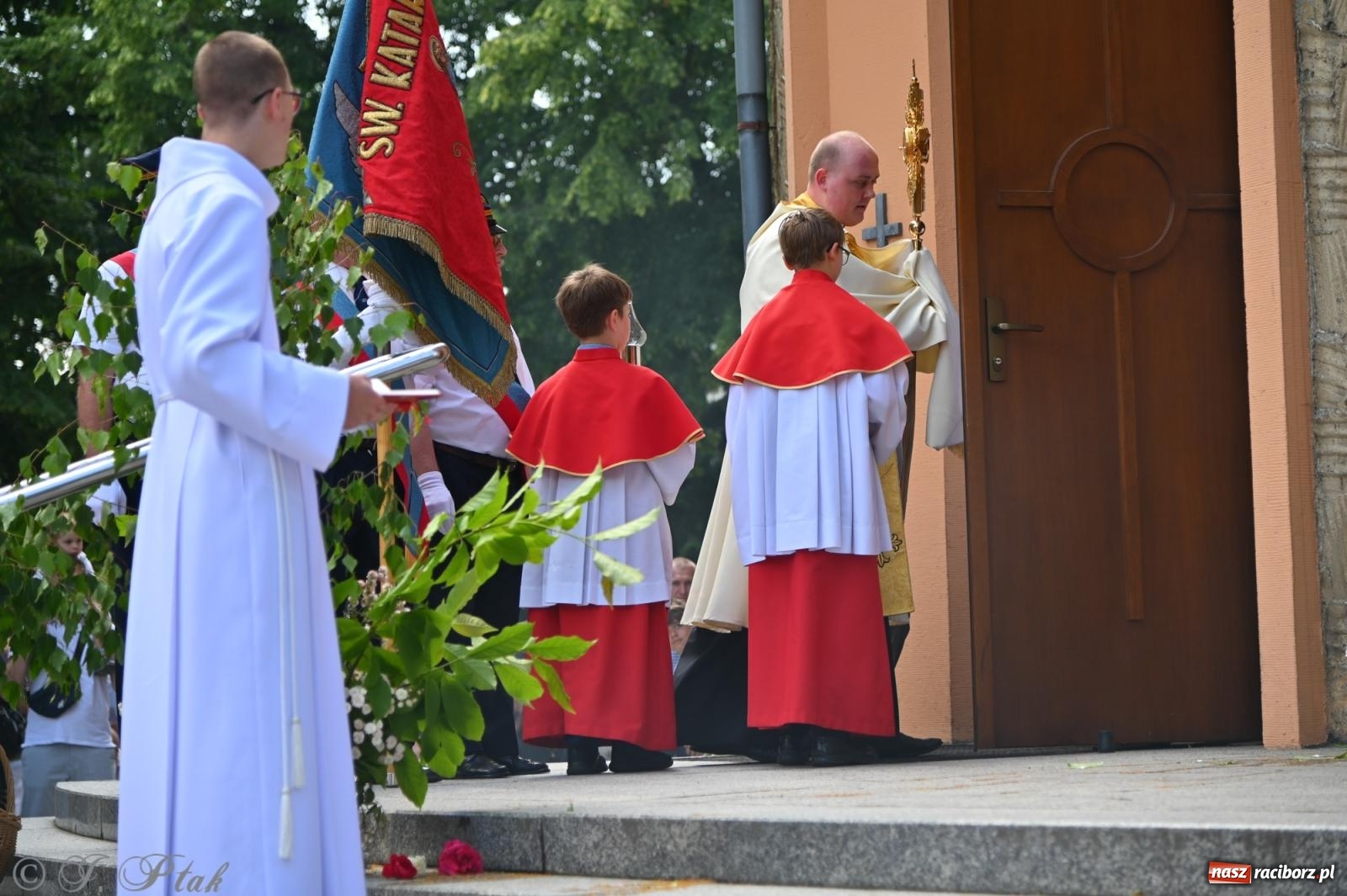 Zdjęcie w galerii na portalu naszraciborz.pl: Boże Ciało w parafii NSPJ w Raciborzu [FOTO i WIDEO] wiadomości z regionu