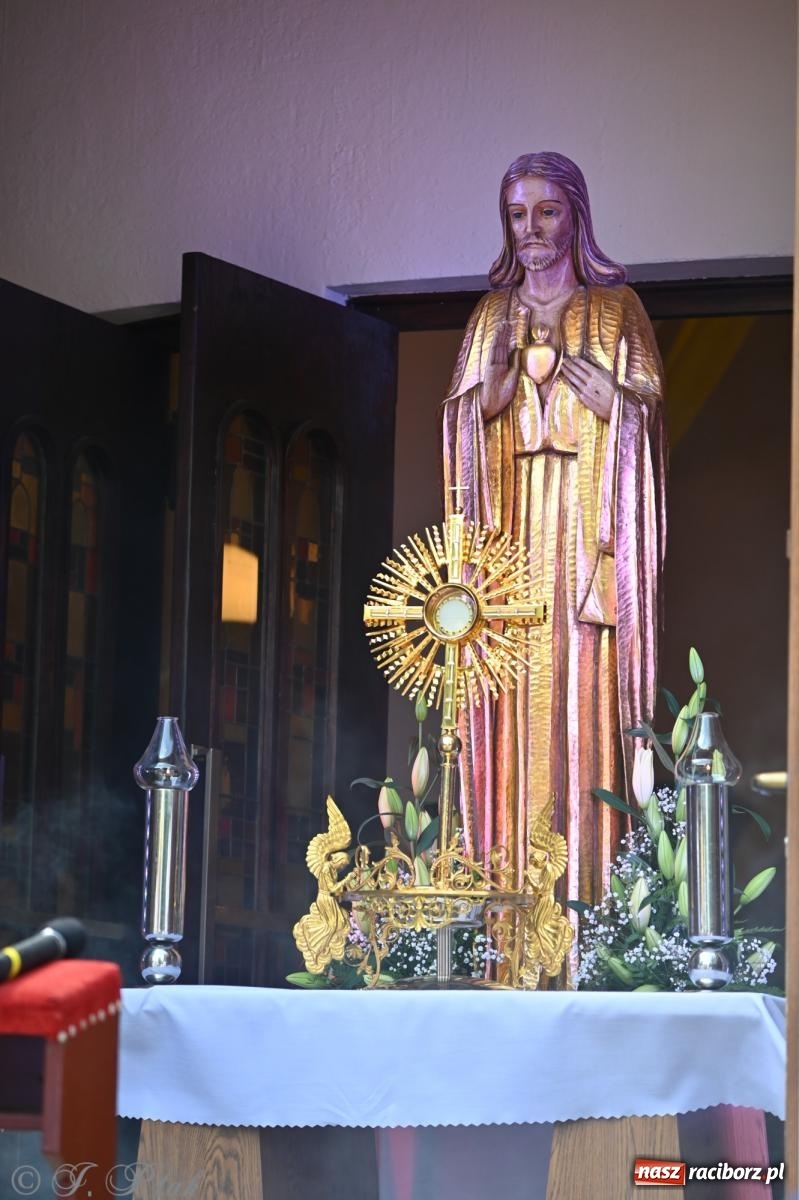 Zdjęcie w galerii na portalu naszraciborz.pl: Boże Ciało w parafii NSPJ w Raciborzu [FOTO i WIDEO] wiadomości z regionu
