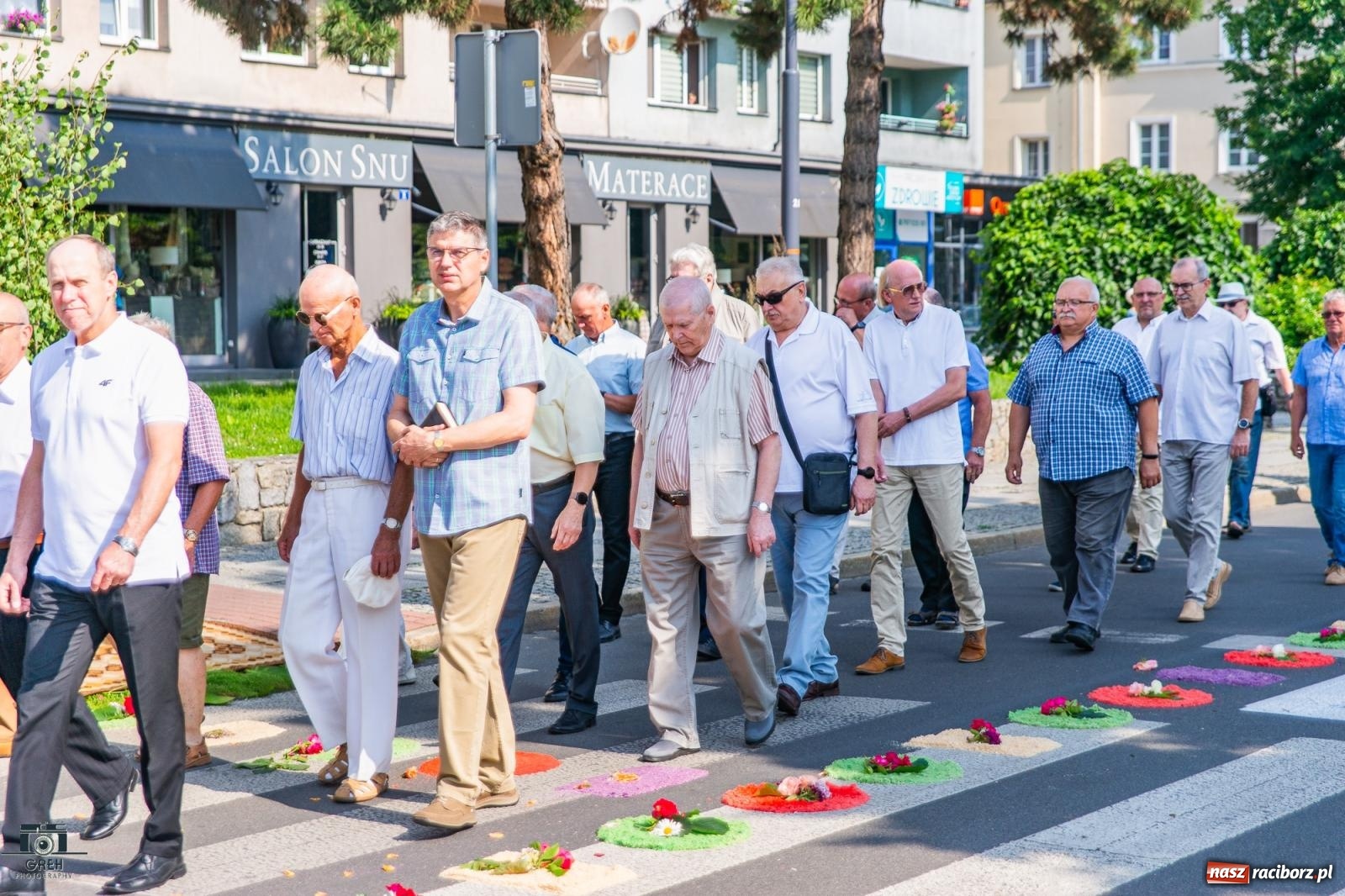Zdjęcie w galerii na portalu naszraciborz.pl: Boże Ciało w parafii WNMP w Raciborzu – nowa trasa procesji i przypomnienie genezy święta wiadomości z regionu