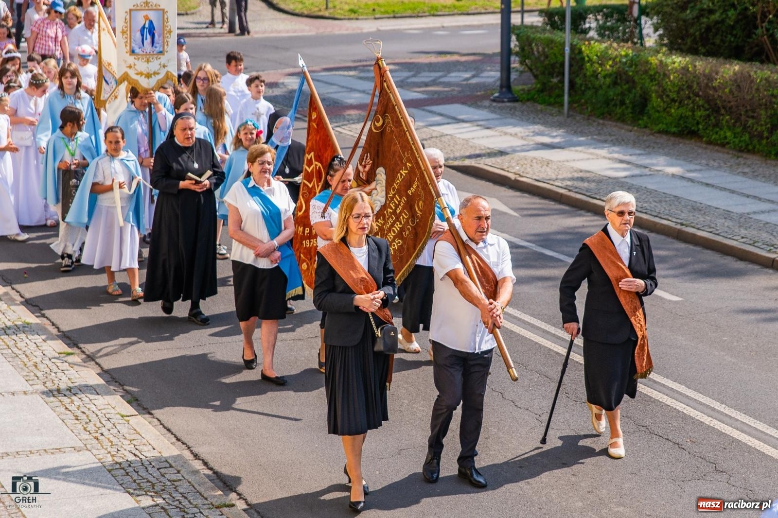 Zdjęcie w galerii na portalu naszraciborz.pl: Boże Ciało w parafii WNMP w Raciborzu – nowa trasa procesji i przypomnienie genezy święta wiadomości z regionu