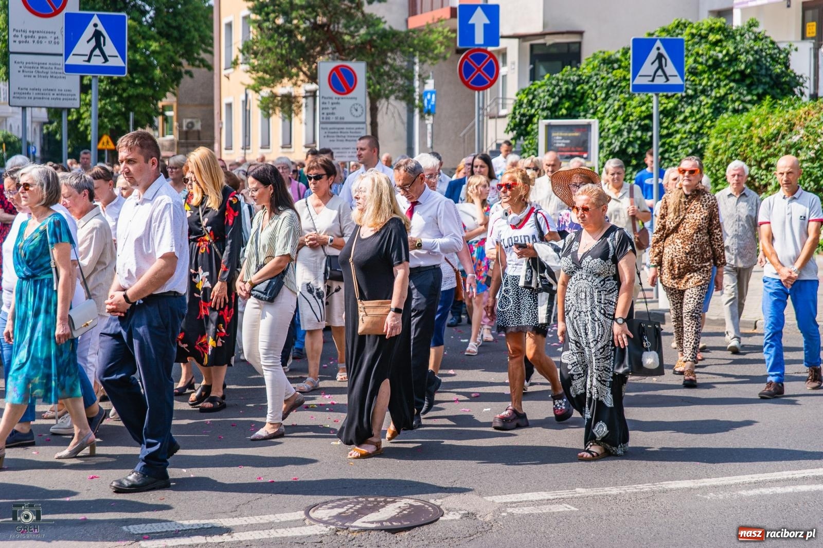Zdjęcie w galerii na portalu naszraciborz.pl: Boże Ciało w parafii WNMP w Raciborzu – nowa trasa procesji i przypomnienie genezy święta wiadomości z regionu