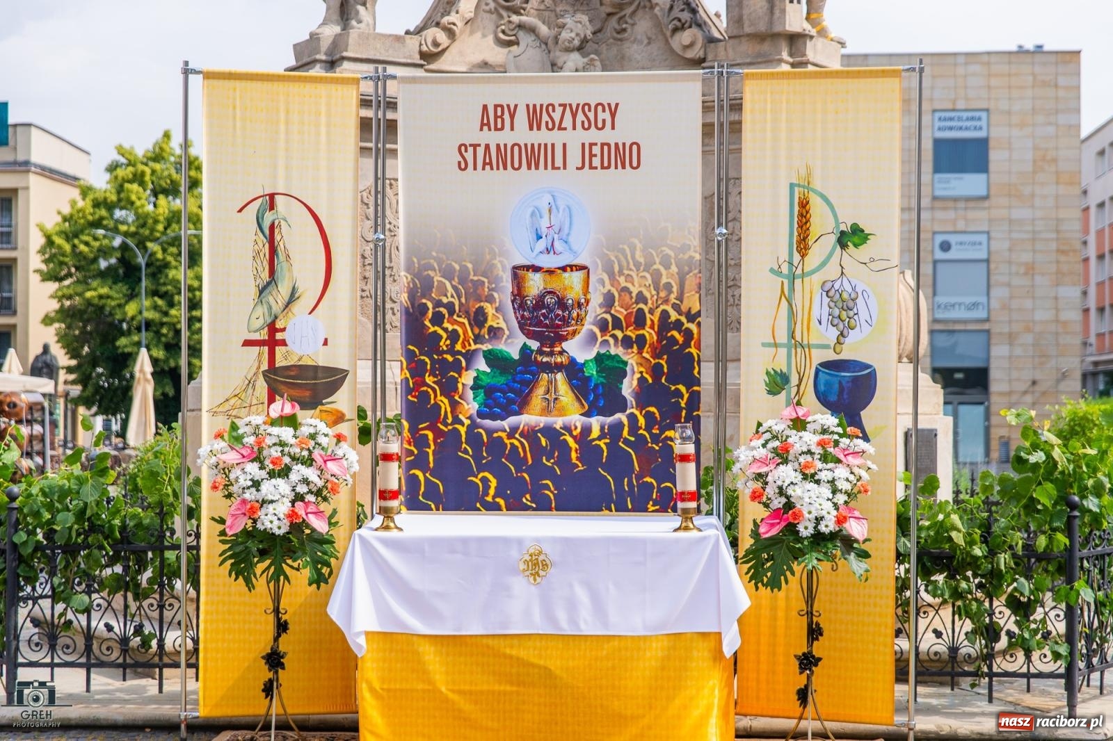 Zdjęcie w galerii na portalu naszraciborz.pl: Boże Ciało w parafii WNMP w Raciborzu – nowa trasa procesji i przypomnienie genezy święta wiadomości z regionu
