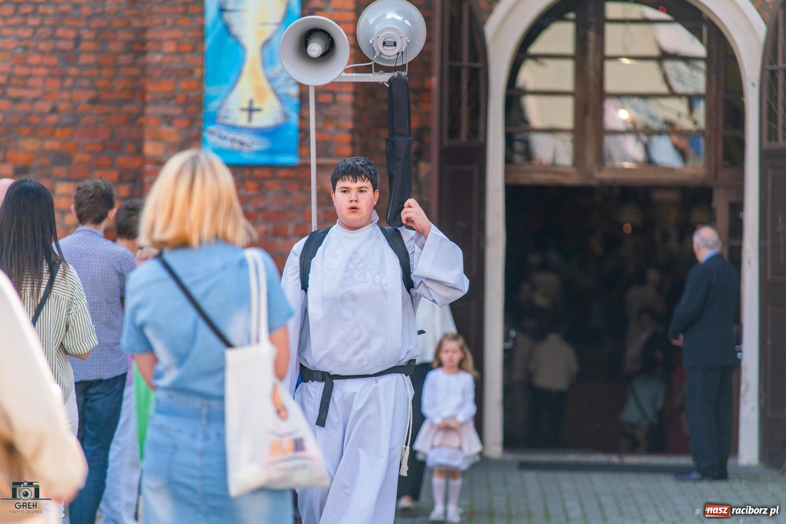 Zdjęcie w galerii na portalu naszraciborz.pl: Boże Ciało w parafii WNMP w Raciborzu – nowa trasa procesji i przypomnienie genezy święta wiadomości z regionu