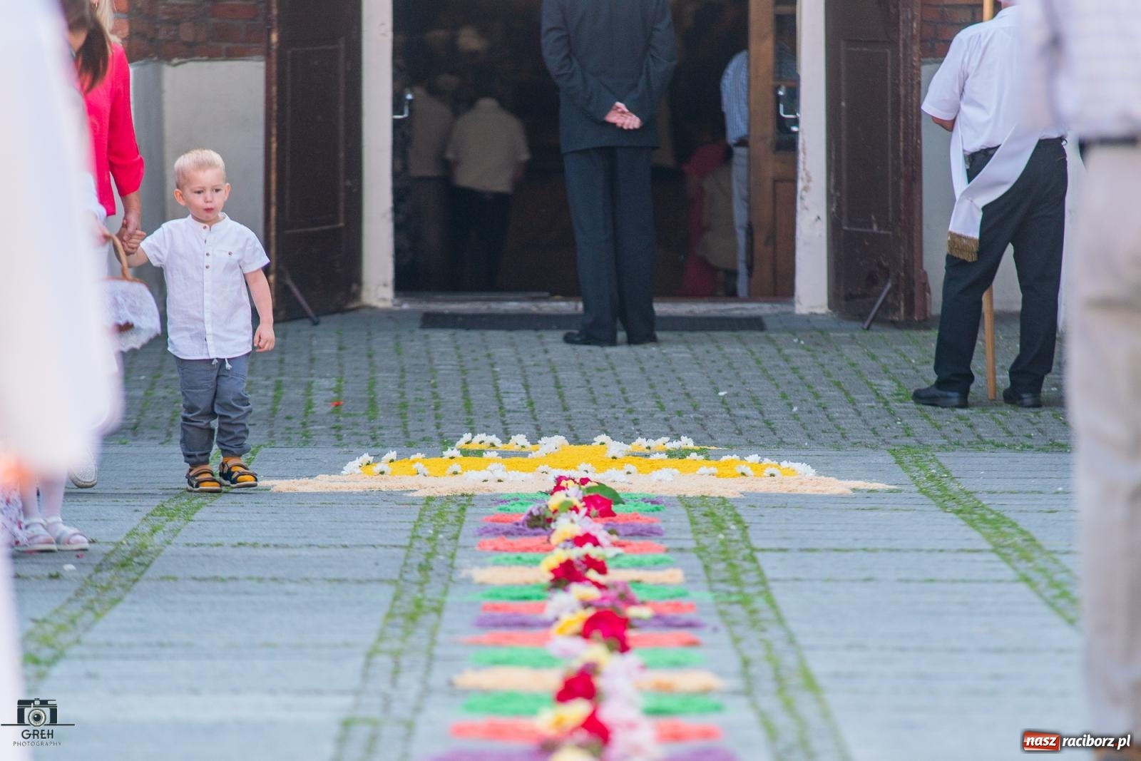Zdjęcie w galerii na portalu naszraciborz.pl: Boże Ciało w parafii WNMP w Raciborzu – nowa trasa procesji i przypomnienie genezy święta wiadomości z regionu