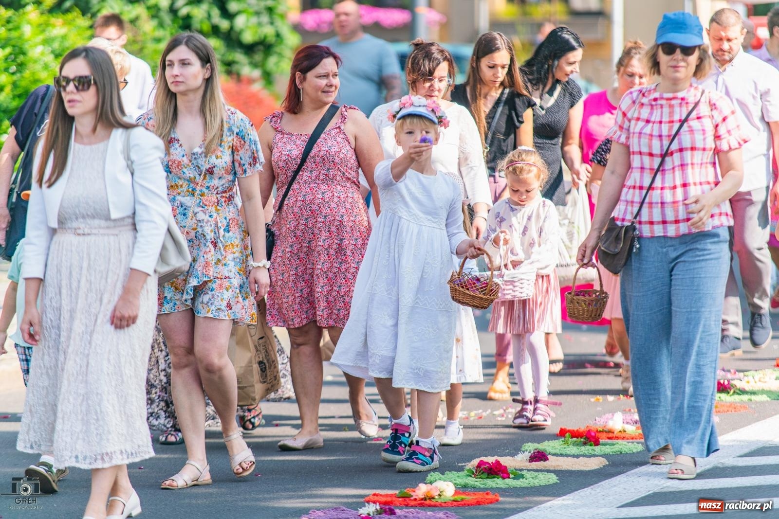 Zdjęcie w galerii na portalu naszraciborz.pl: Boże Ciało w parafii WNMP w Raciborzu – nowa trasa procesji i przypomnienie genezy święta wiadomości z regionu