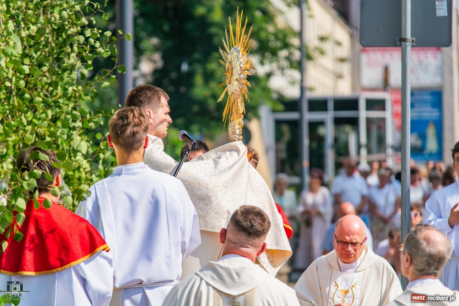 Zdjęcie w galerii na portalu naszraciborz.pl: Boże Ciało w parafii WNMP w Raciborzu – nowa trasa procesji i przypomnienie genezy święta wiadomości z regionu