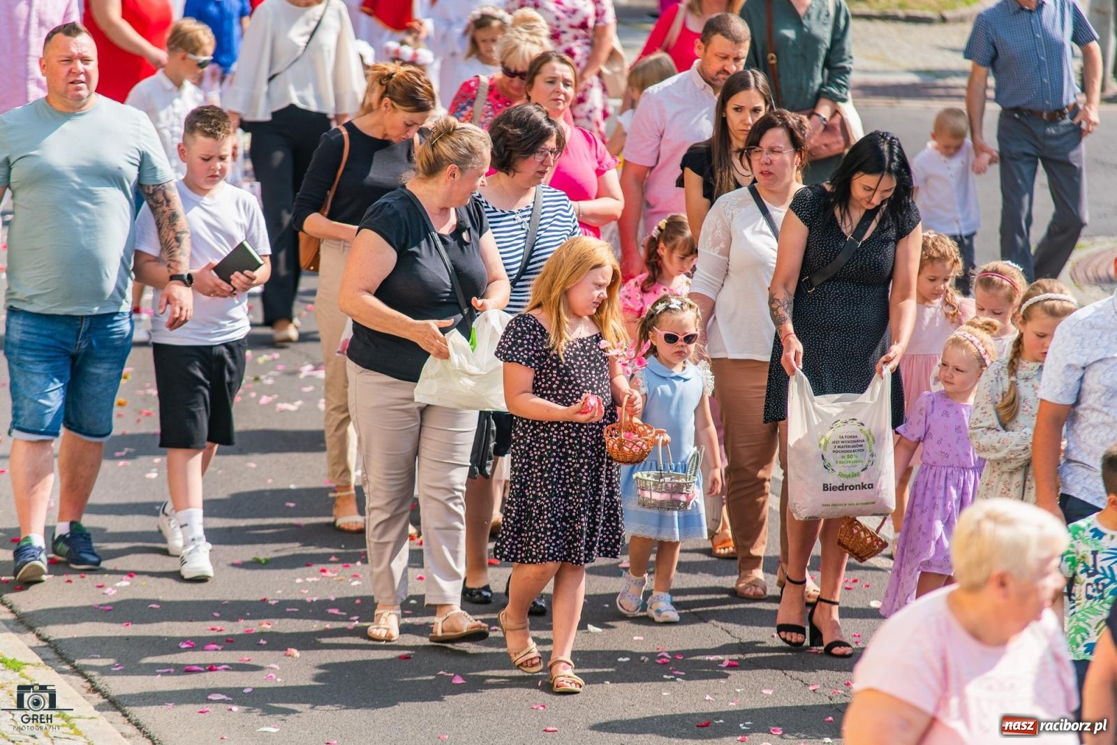 Zdjęcie w galerii na portalu naszraciborz.pl: Boże Ciało w parafii WNMP w Raciborzu – nowa trasa procesji i przypomnienie genezy święta wiadomości z regionu