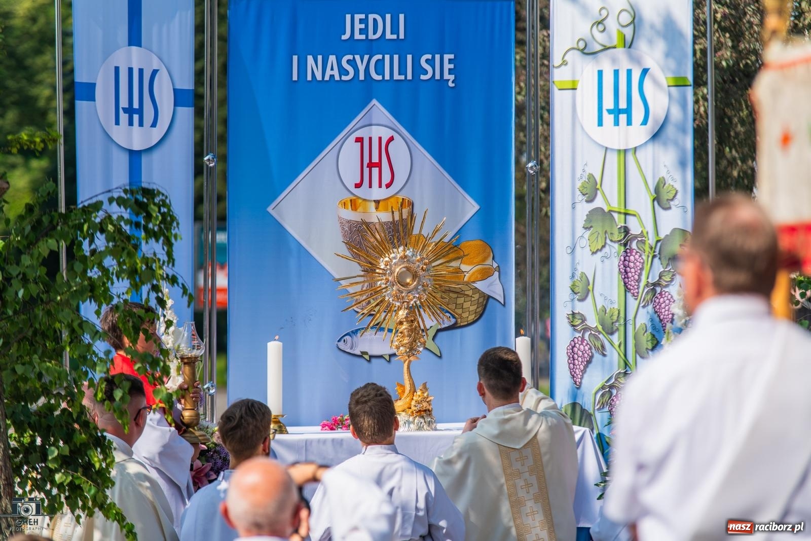 Zdjęcie w galerii na portalu naszraciborz.pl: Boże Ciało w parafii WNMP w Raciborzu – nowa trasa procesji i przypomnienie genezy święta wiadomości z regionu