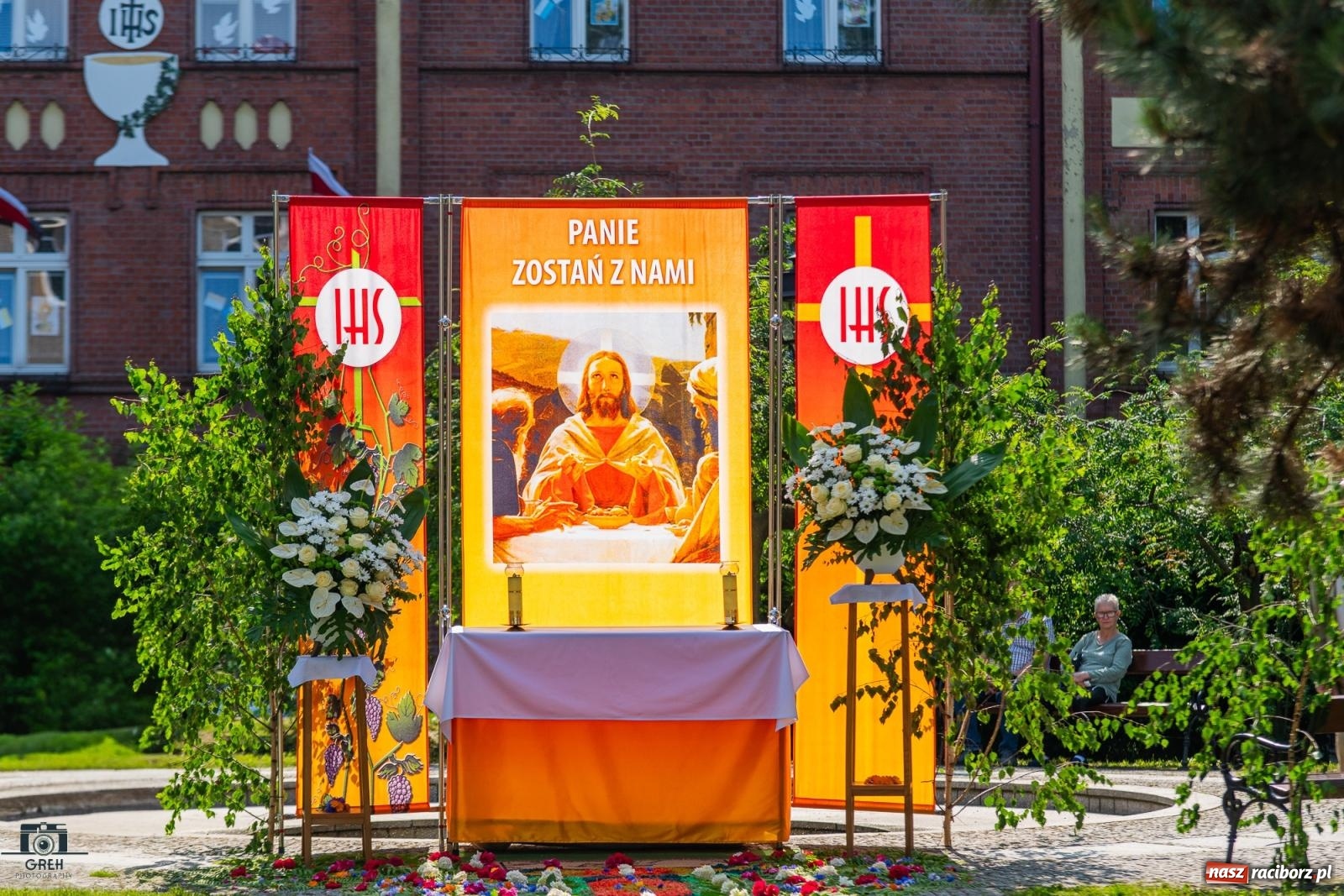 Zdjęcie w galerii na portalu naszraciborz.pl: Boże Ciało w parafii WNMP w Raciborzu – nowa trasa procesji i przypomnienie genezy święta wiadomości z regionu