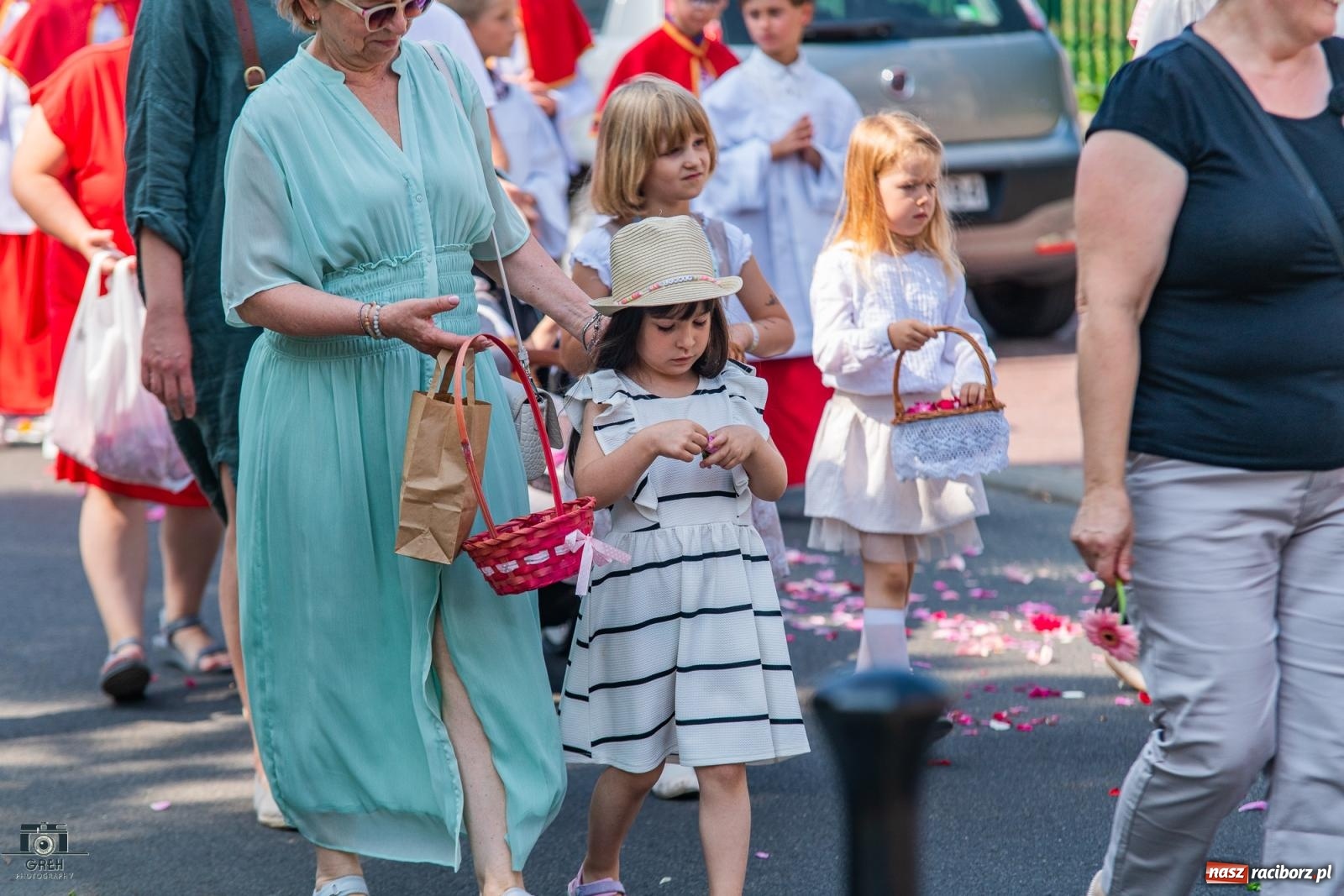 Zdjęcie w galerii na portalu naszraciborz.pl: Boże Ciało w parafii WNMP w Raciborzu – nowa trasa procesji i przypomnienie genezy święta wiadomości z regionu