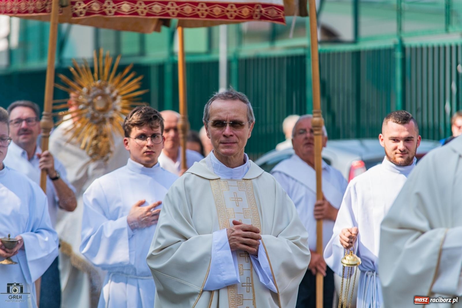 Zdjęcie w galerii na portalu naszraciborz.pl: Boże Ciało w parafii WNMP w Raciborzu – nowa trasa procesji i przypomnienie genezy święta wiadomości z regionu