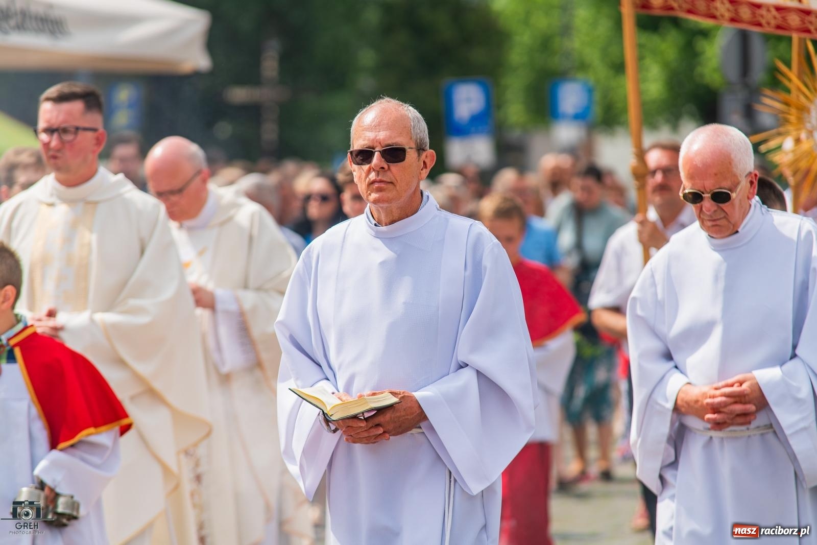 Zdjęcie w galerii na portalu naszraciborz.pl: Boże Ciało w parafii WNMP w Raciborzu – nowa trasa procesji i przypomnienie genezy święta wiadomości z regionu