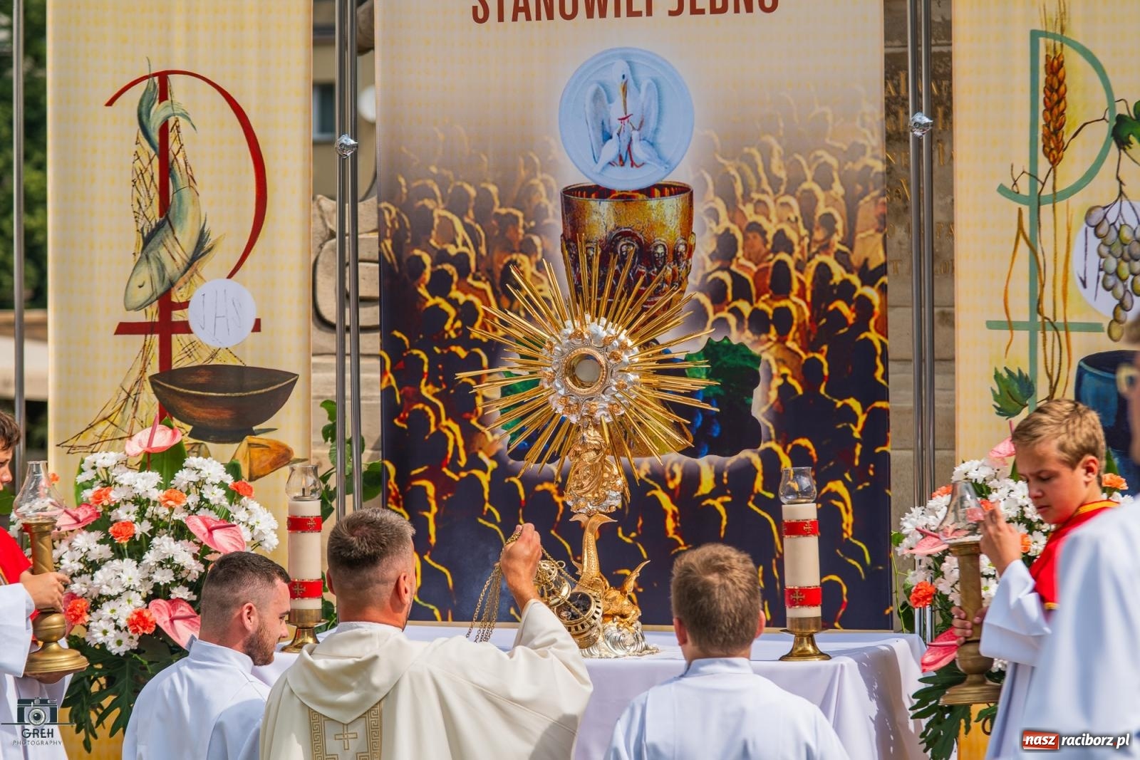 Zdjęcie w galerii na portalu naszraciborz.pl: Boże Ciało w parafii WNMP w Raciborzu – nowa trasa procesji i przypomnienie genezy święta wiadomości z regionu