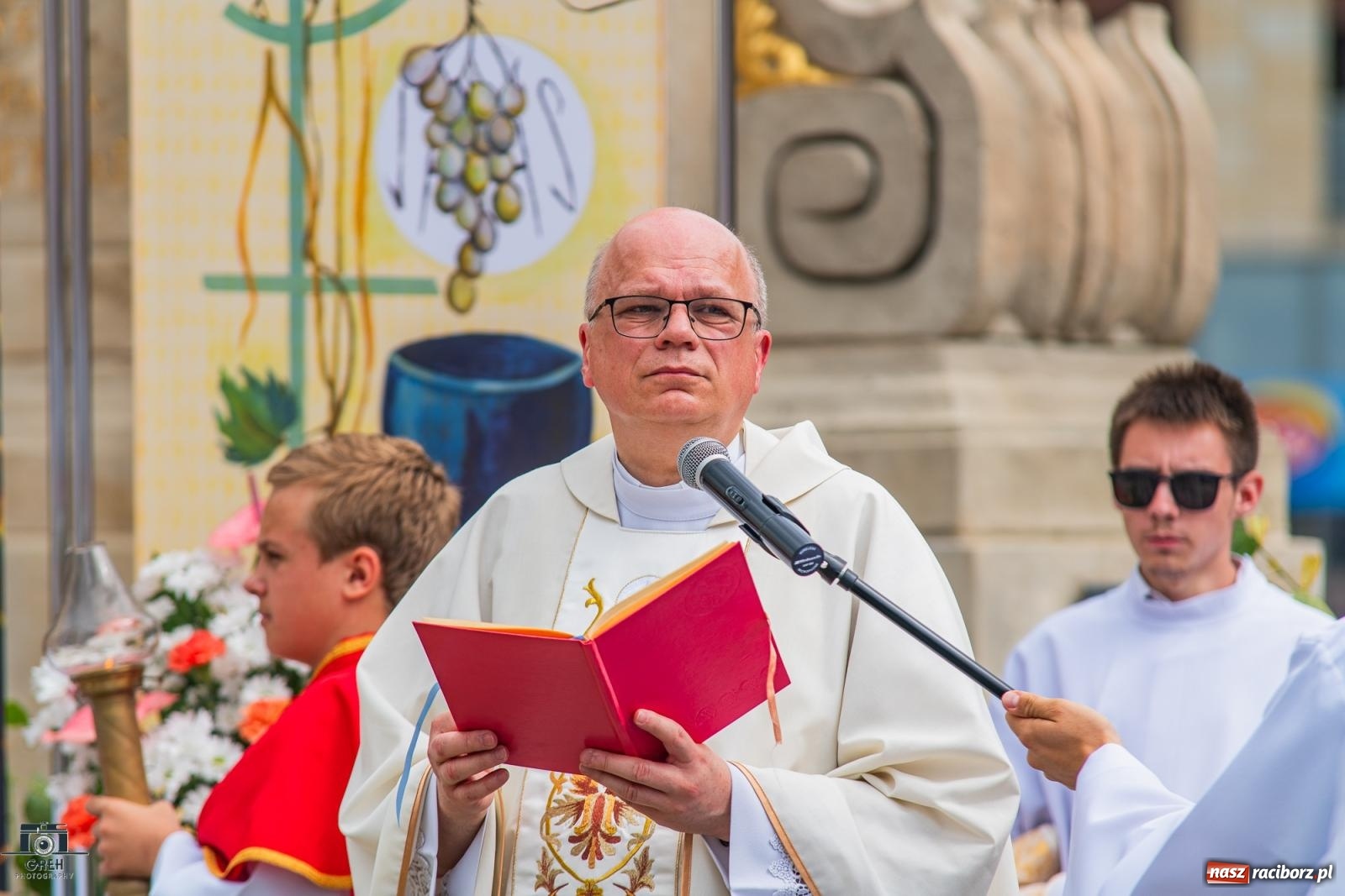 Zdjęcie w galerii na portalu naszraciborz.pl: Boże Ciało w parafii WNMP w Raciborzu – nowa trasa procesji i przypomnienie genezy święta wiadomości z regionu