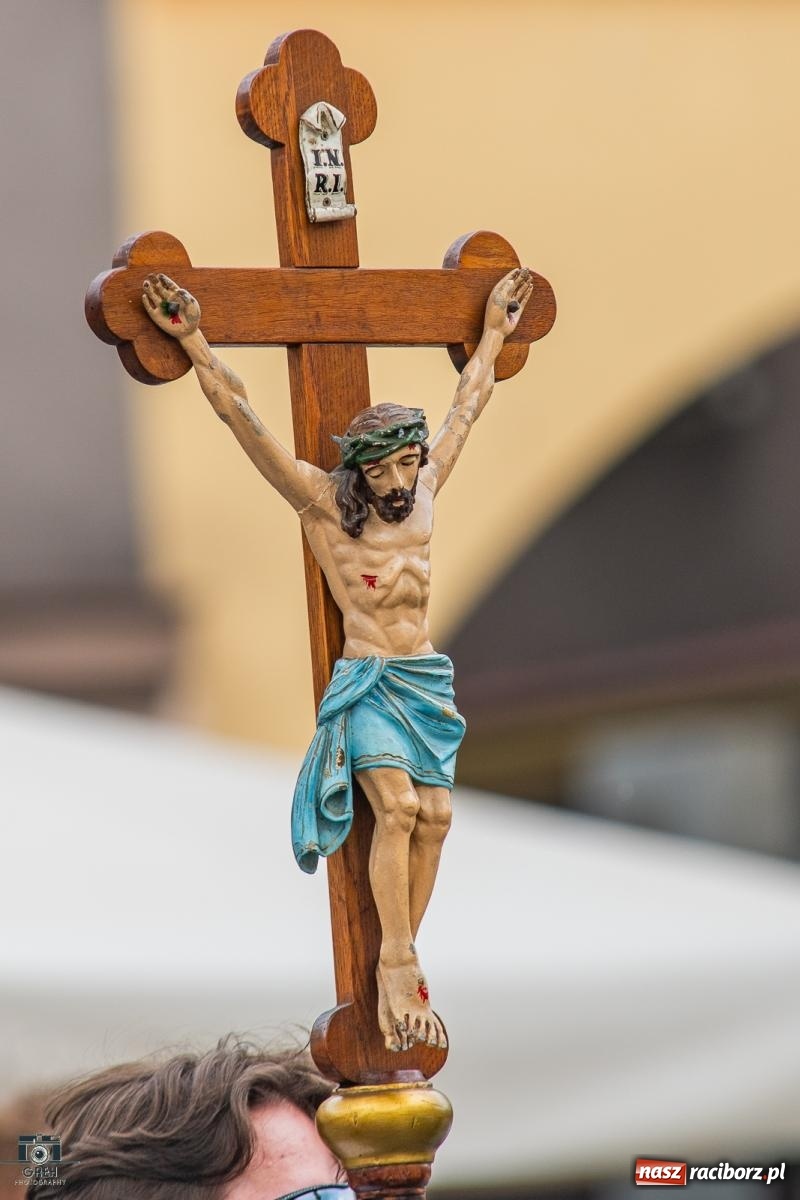 Zdjęcie w galerii na portalu naszraciborz.pl: Boże Ciało w parafii WNMP w Raciborzu – nowa trasa procesji i przypomnienie genezy święta wiadomości z regionu