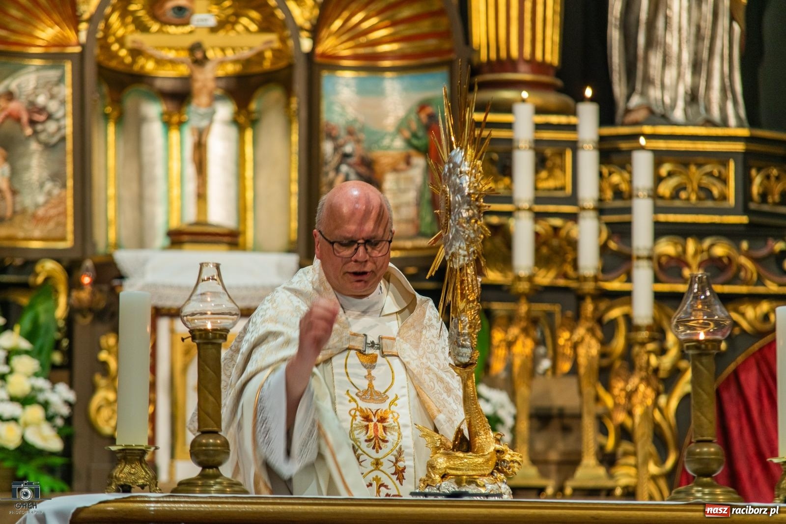 Zdjęcie w galerii na portalu naszraciborz.pl: Boże Ciało w parafii WNMP w Raciborzu – nowa trasa procesji i przypomnienie genezy święta wiadomości z regionu