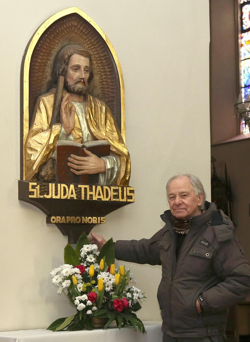 Zdjęcie w galerii na portalu naszraciborz.pl: Ostatnie okrążenie Józefa Jarmuły. Pożegnanie żużlowej legendy na raciborskim cmentarzu wiadomości z regionu