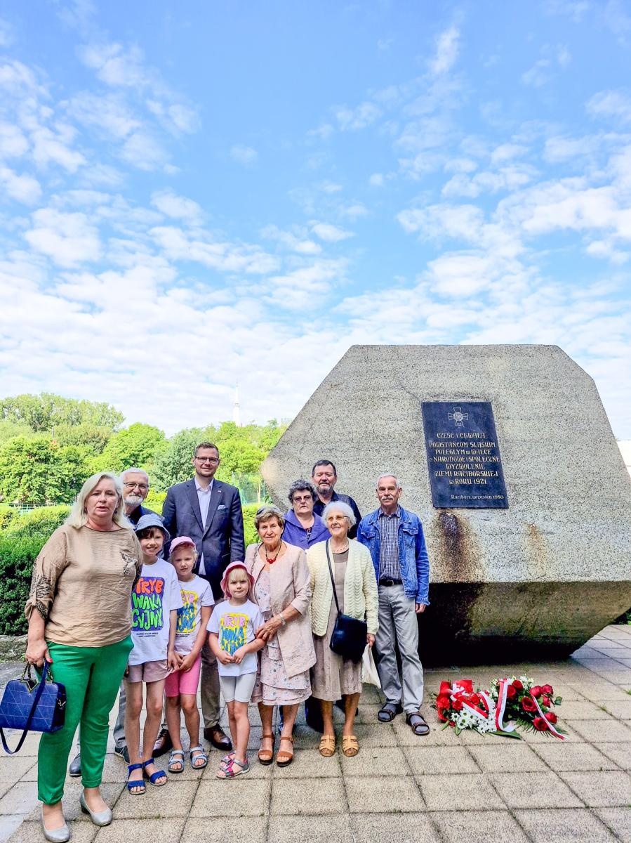Zdjęcie w galerii na portalu naszraciborz.pl: Uczcili bohaterów w Narodowy Dzień Powstań Śląskich wiadomości z regionu