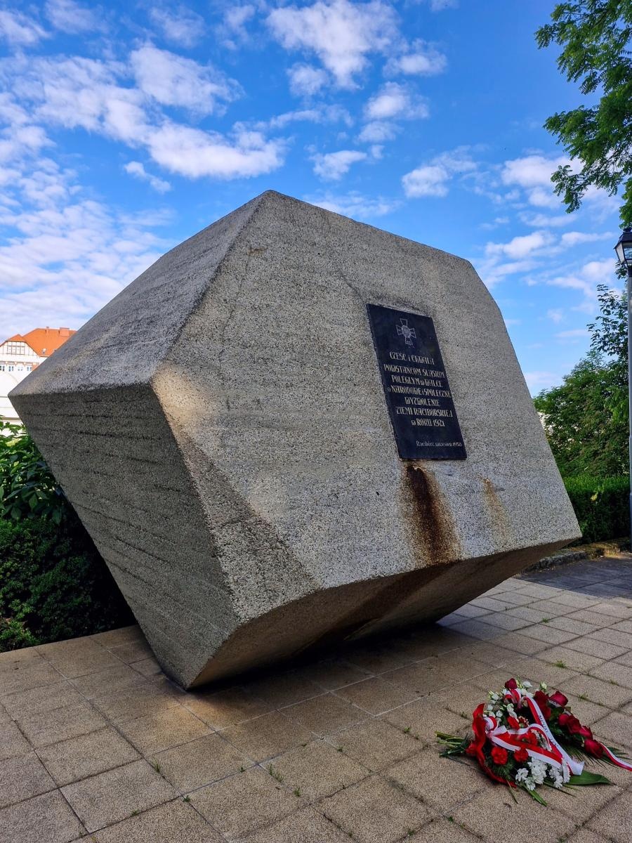 Zdjęcie w galerii na portalu naszraciborz.pl: Uczcili bohaterów w Narodowy Dzień Powstań Śląskich wiadomości z regionu